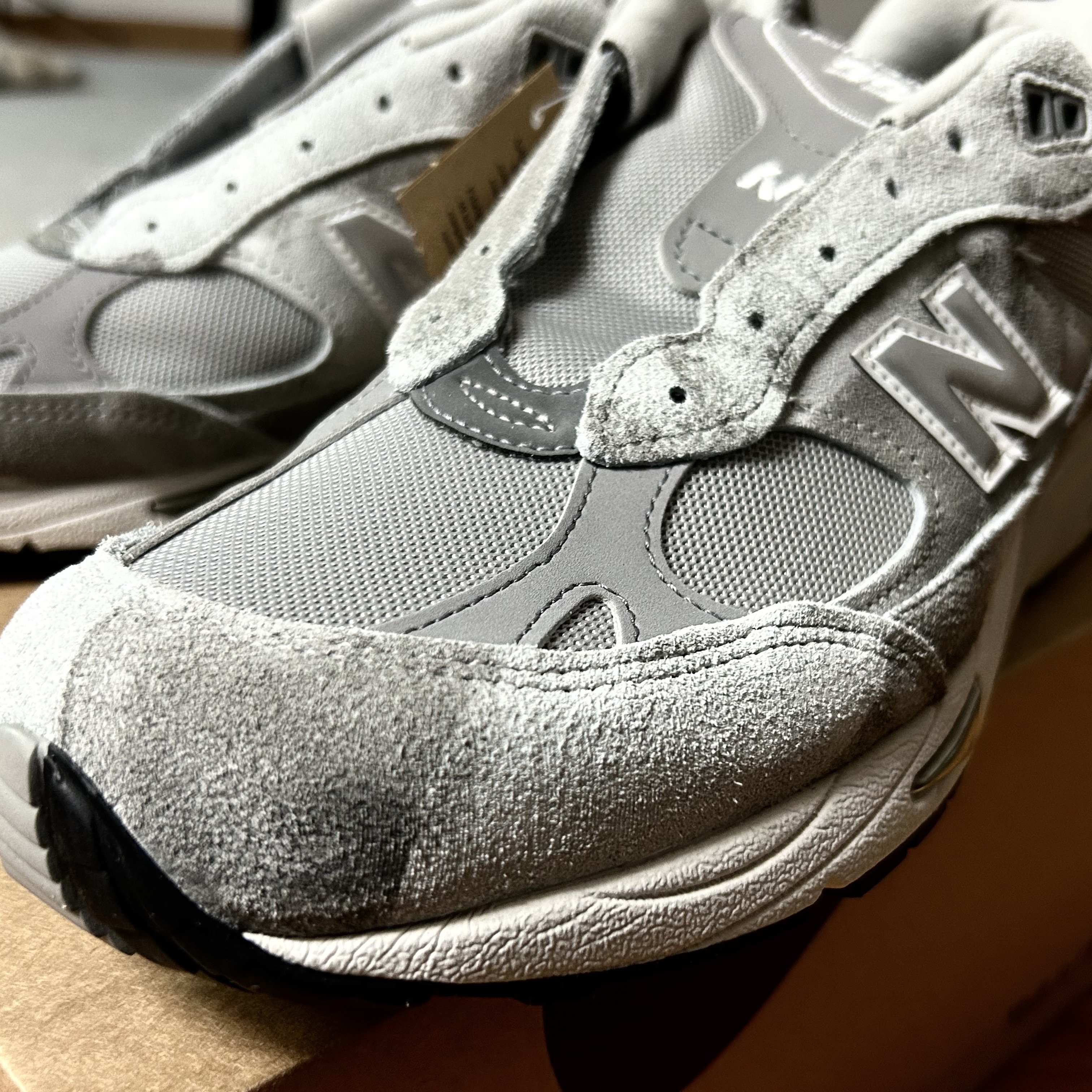 New Balance 991 Made in UK Washed Grey 착용 스타일 - 2