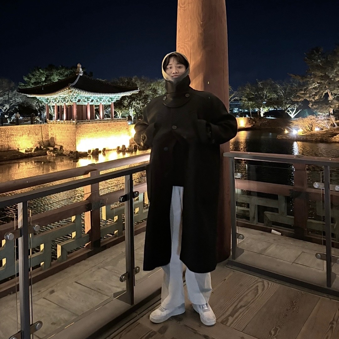 Undermycar Legion.02 Balmacaan Oversized Wool Coat Black 착용 스타일 - 1