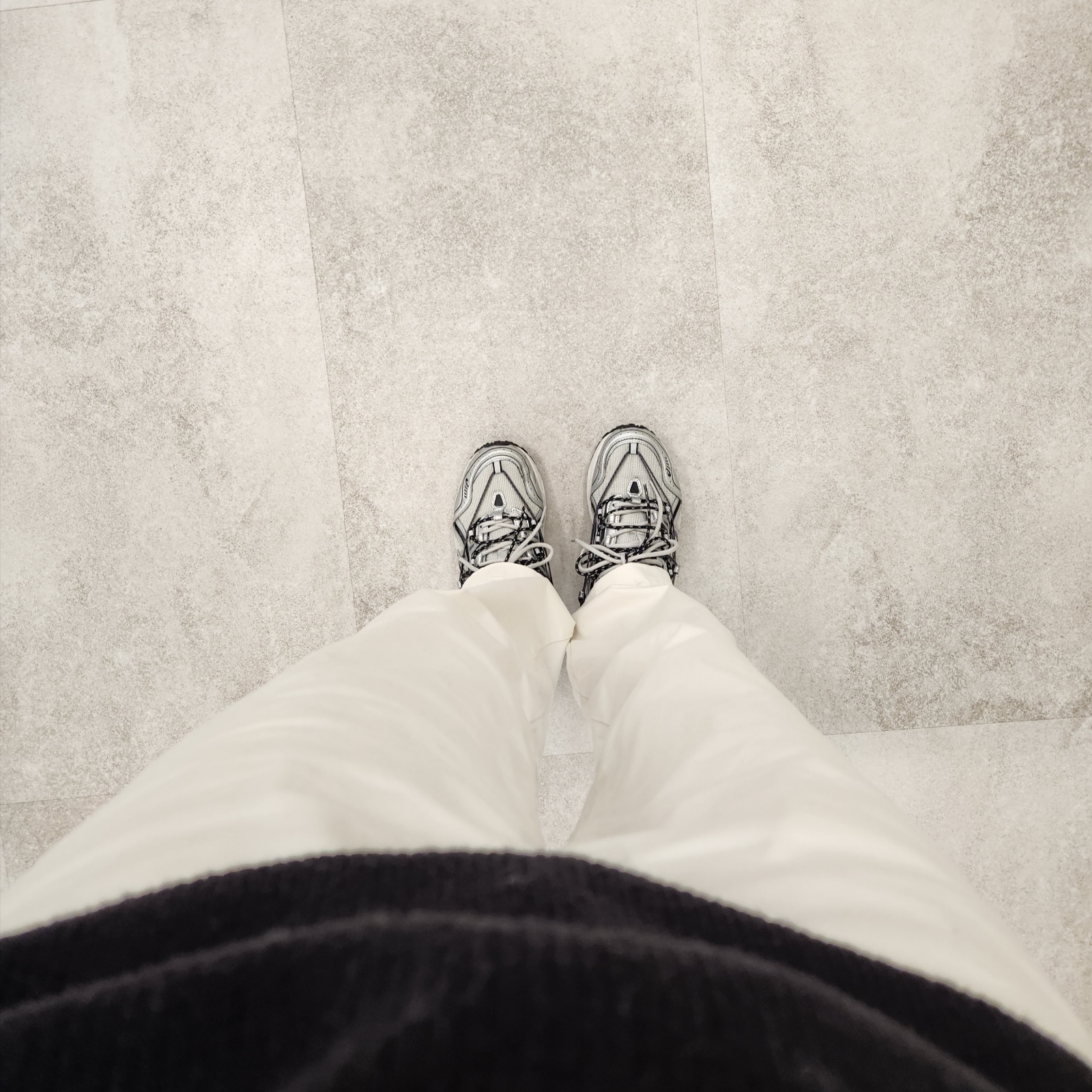 Asics x Andersson Bell Gel-1090 Glacier Grey Silver 착용 스타일