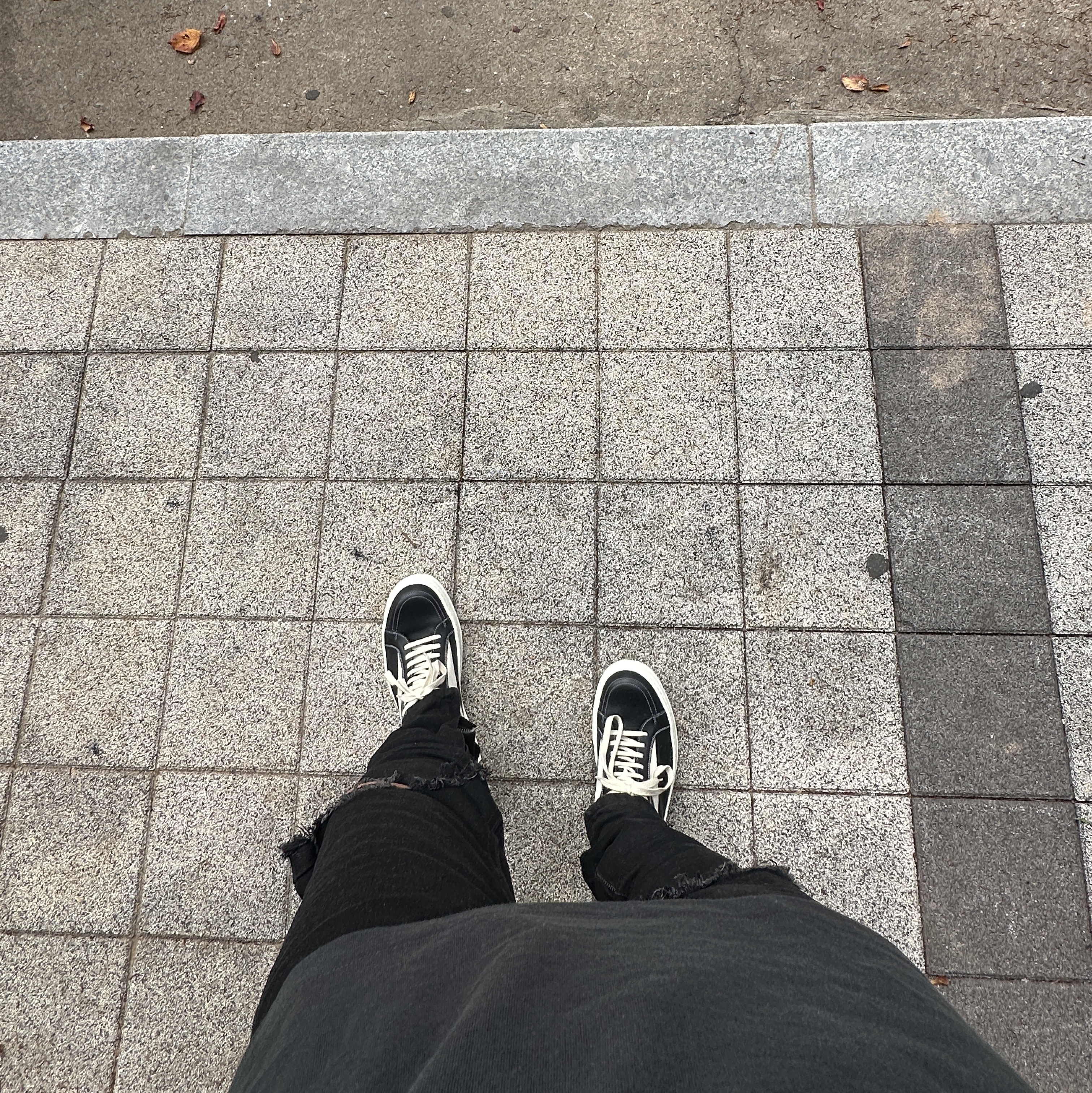Rick Owens Vintage Sneakers Black 착용 스타일 - 2