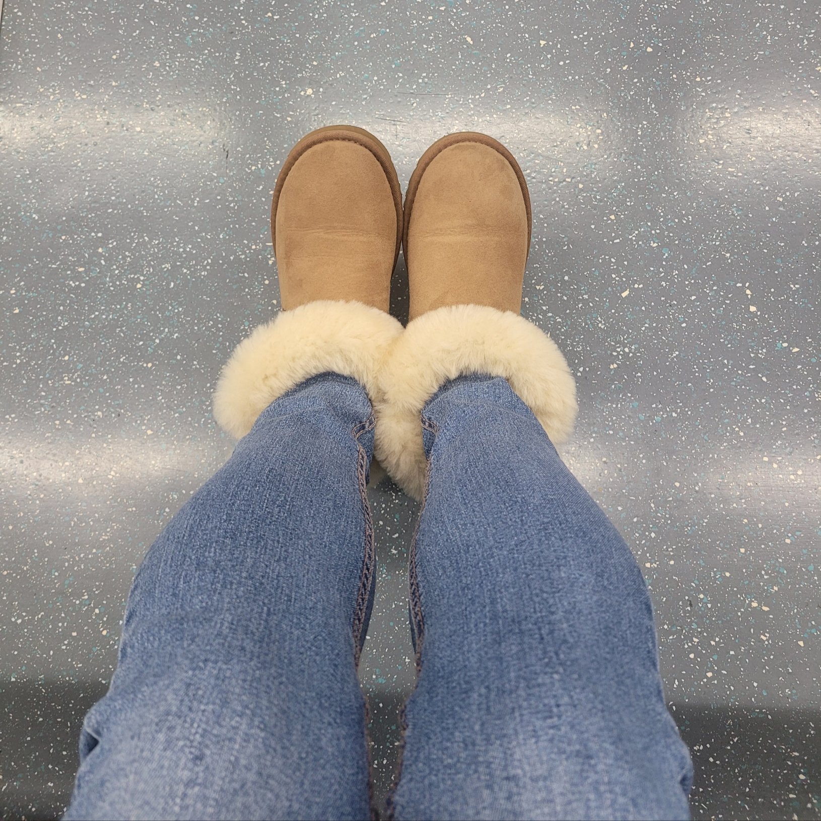 (W) UGG Mini Bailey Button II Boots Chestnut 착용 스타일