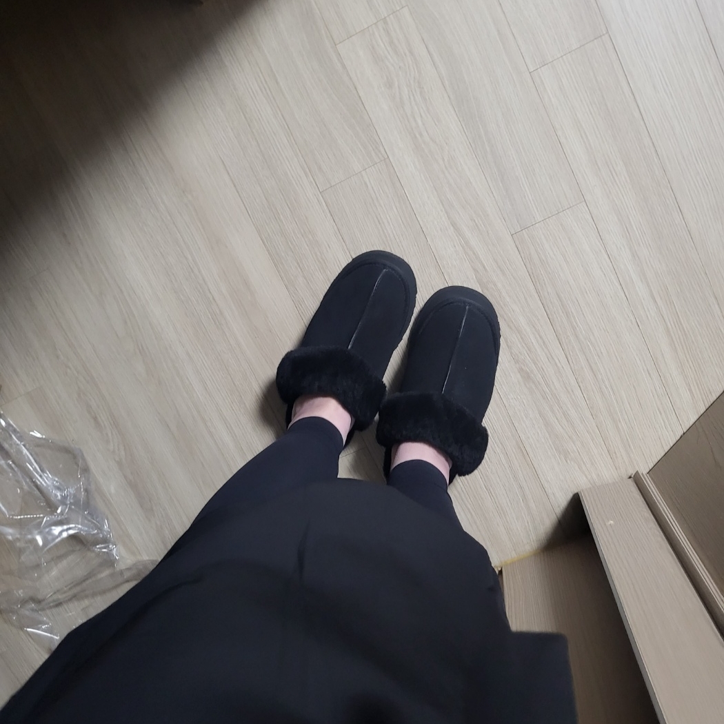 (W) UGG Disquette Slipper Black 착용 스타일
