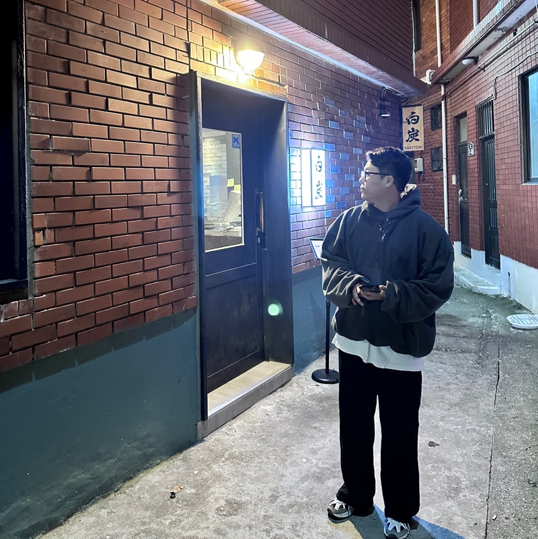 Yeezy Gap Engineered By Balenciaga Dove Hoodie Black 착용 스타일