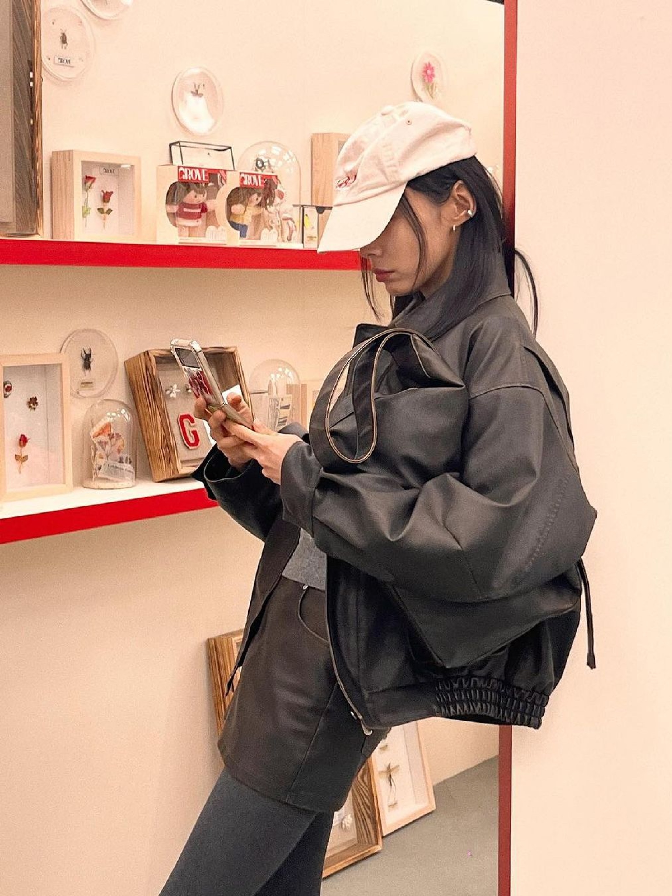 [KREAM 단독] STU Overfit Leather Jacket Brown, [KREAM 단독] STU Overfit Leather Jacket Black 착용 스타일 - 4