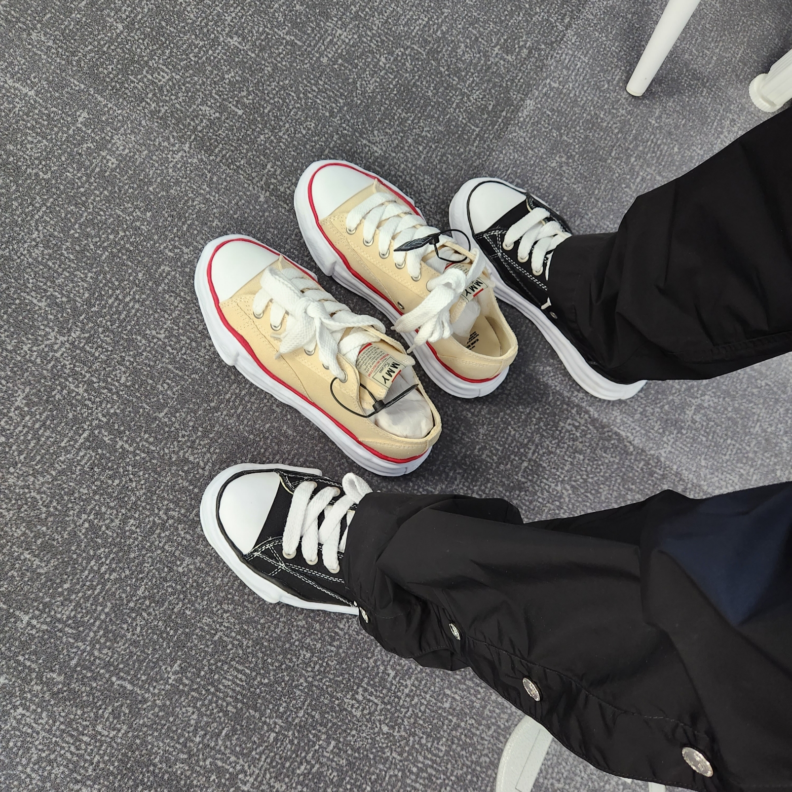 Maison Mihara Yasuhiro Peterson OG Sole Canvas Low-top Sneakers Natural 착용 스타일 - 1