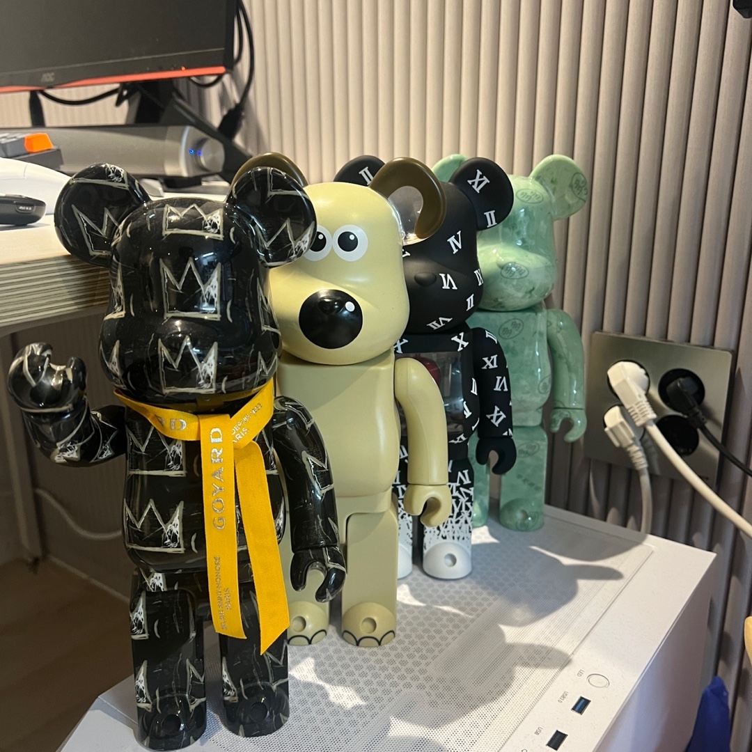 Bearbrick x Dada 100% & 400% Set, Bearbrick Wallace & Gromit Gromit 100% & 400% Set 착용 스타일 - 2