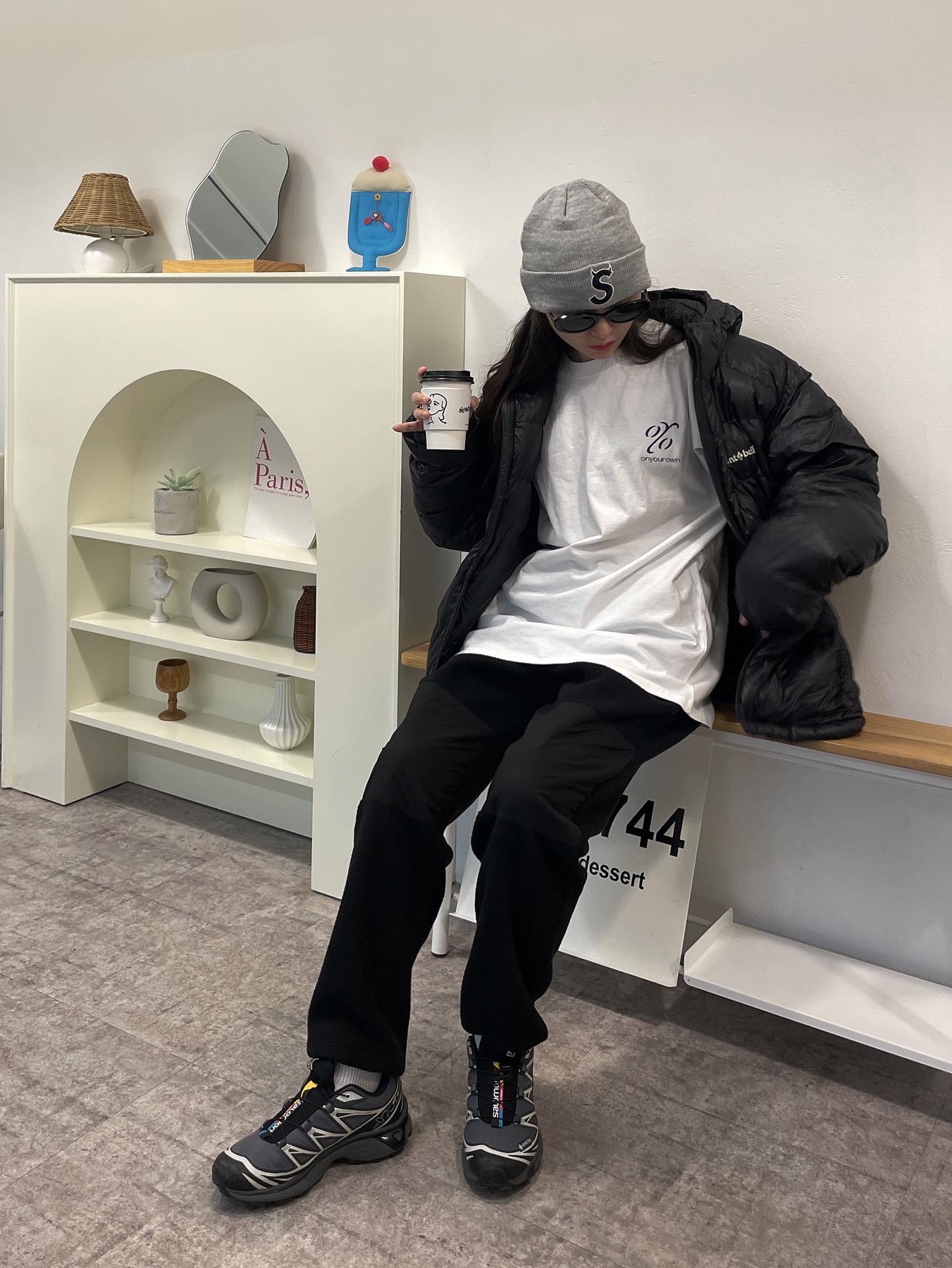 Supreme New Era S Logo Beanie Heather Grey - 22FW, Salomon XT-6 Gore-Tex Black Ebony 착용 스타일