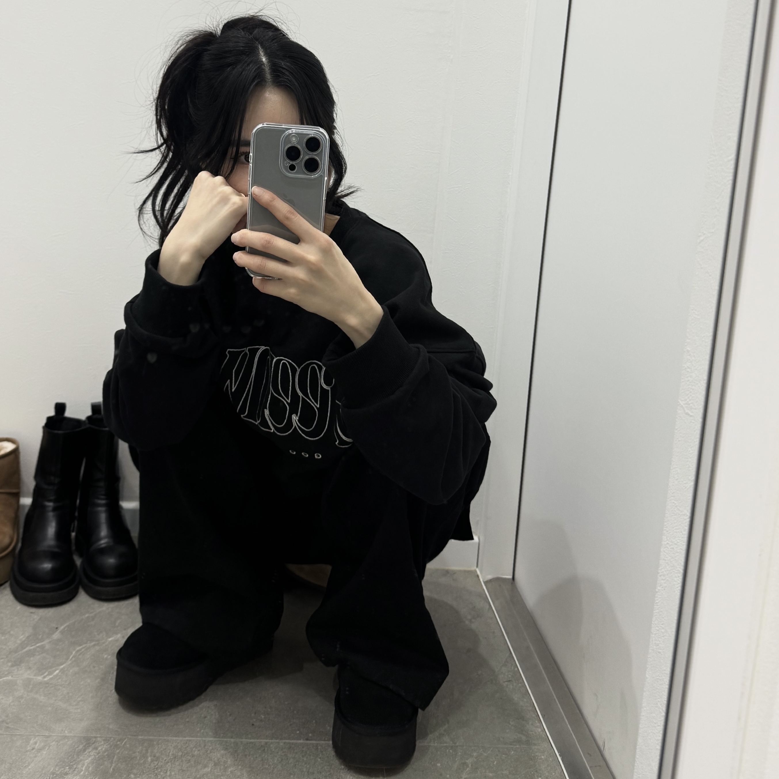 (W) UGG Classic Mini Platform Boots Black, (W) UGG Classic Mini Platform Boots Chestnut 착용 스타일 - 8
