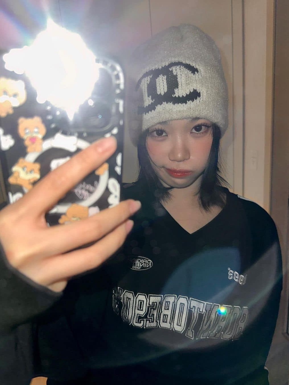 (W) Chanel Beanie Cashmere & White Black 착용 스타일 - 6