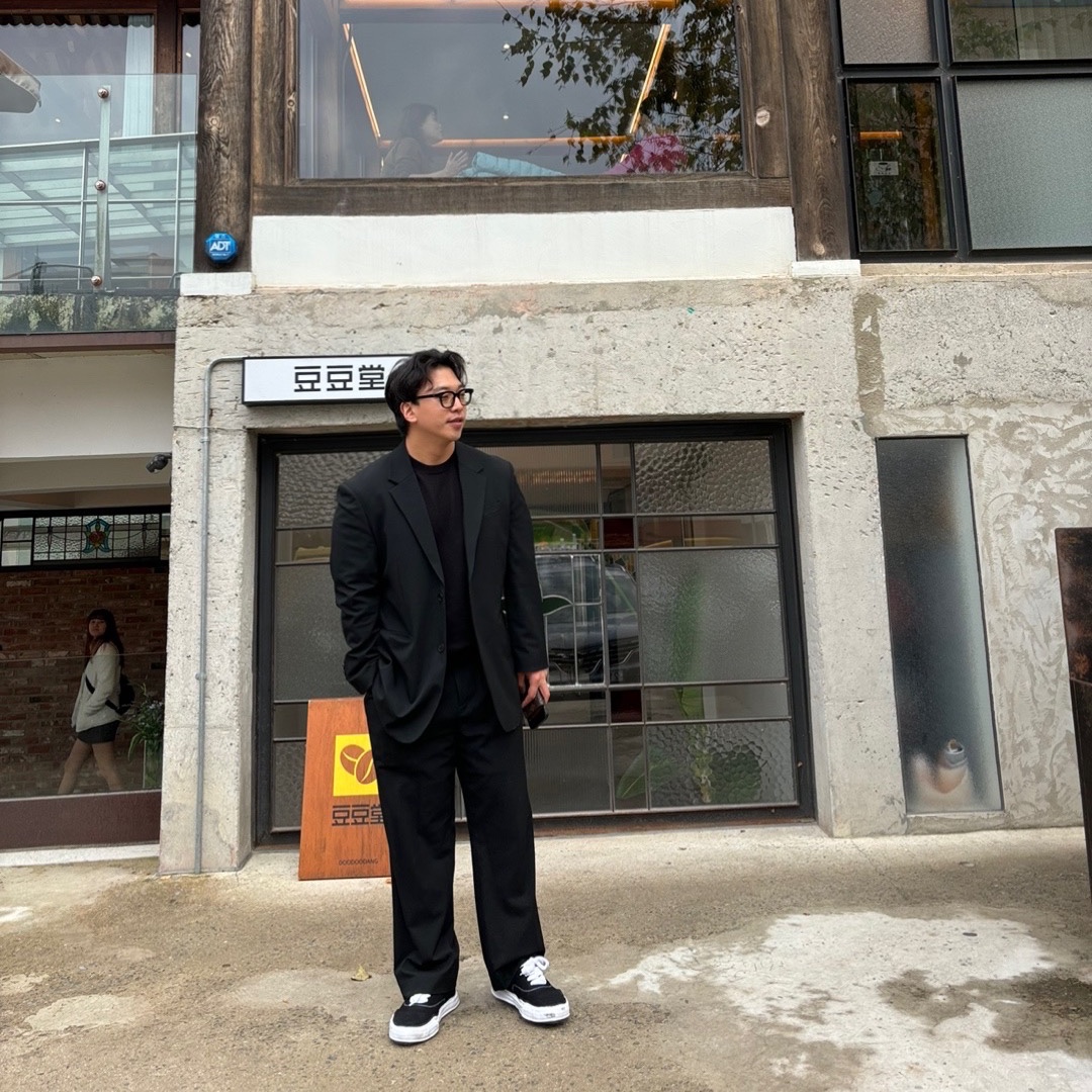 Maison Mihara Yasuhiro Baker OG Sole Canvas Low Cut Sneakers Black, Maison Mihara Yasuhiro Peterson23 OG Sole Canvas Low-top Sneakers Black 착용 스타일 - 4