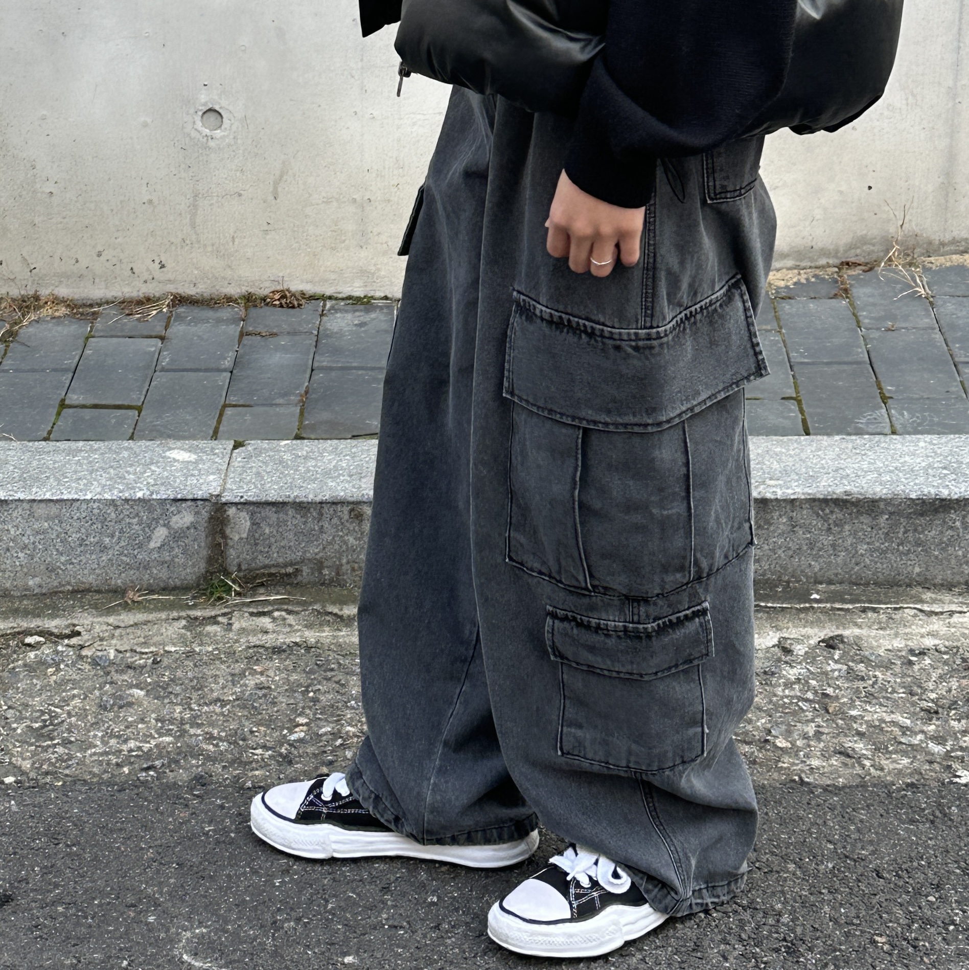 Maison Mihara Yasuhiro Peterson OG Sole Canvas Low Sneakers Black 착용 스타일 - 1