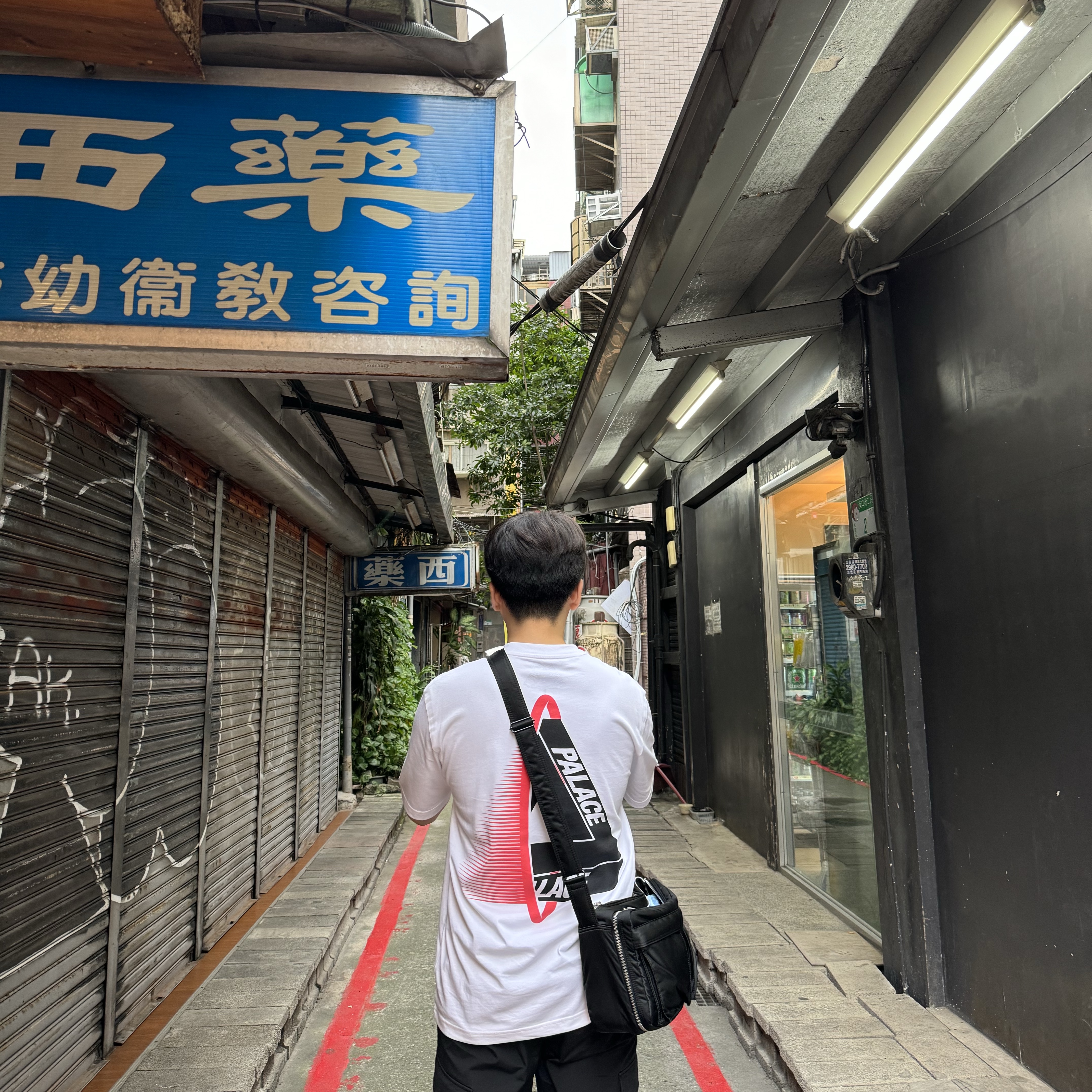 Porter Tanker Shoulder Bag L Black, Palace Tri-Void T-Shirt White - 23FW 착용 스타일 - 2
