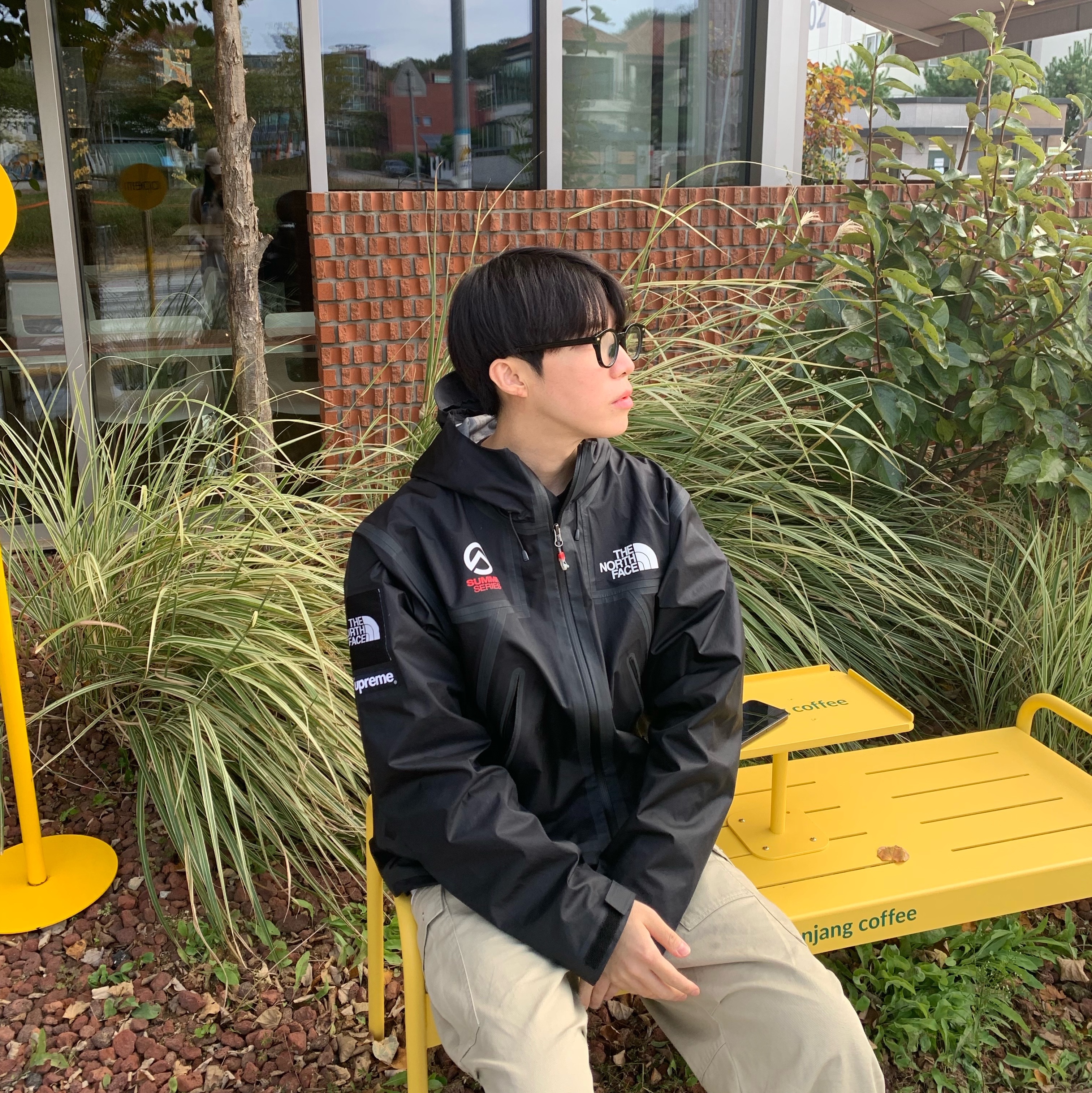 Supreme x The North Face Summit Series Outer Tape Seam Jacket Black - 21SS 착용 스타일 - 2