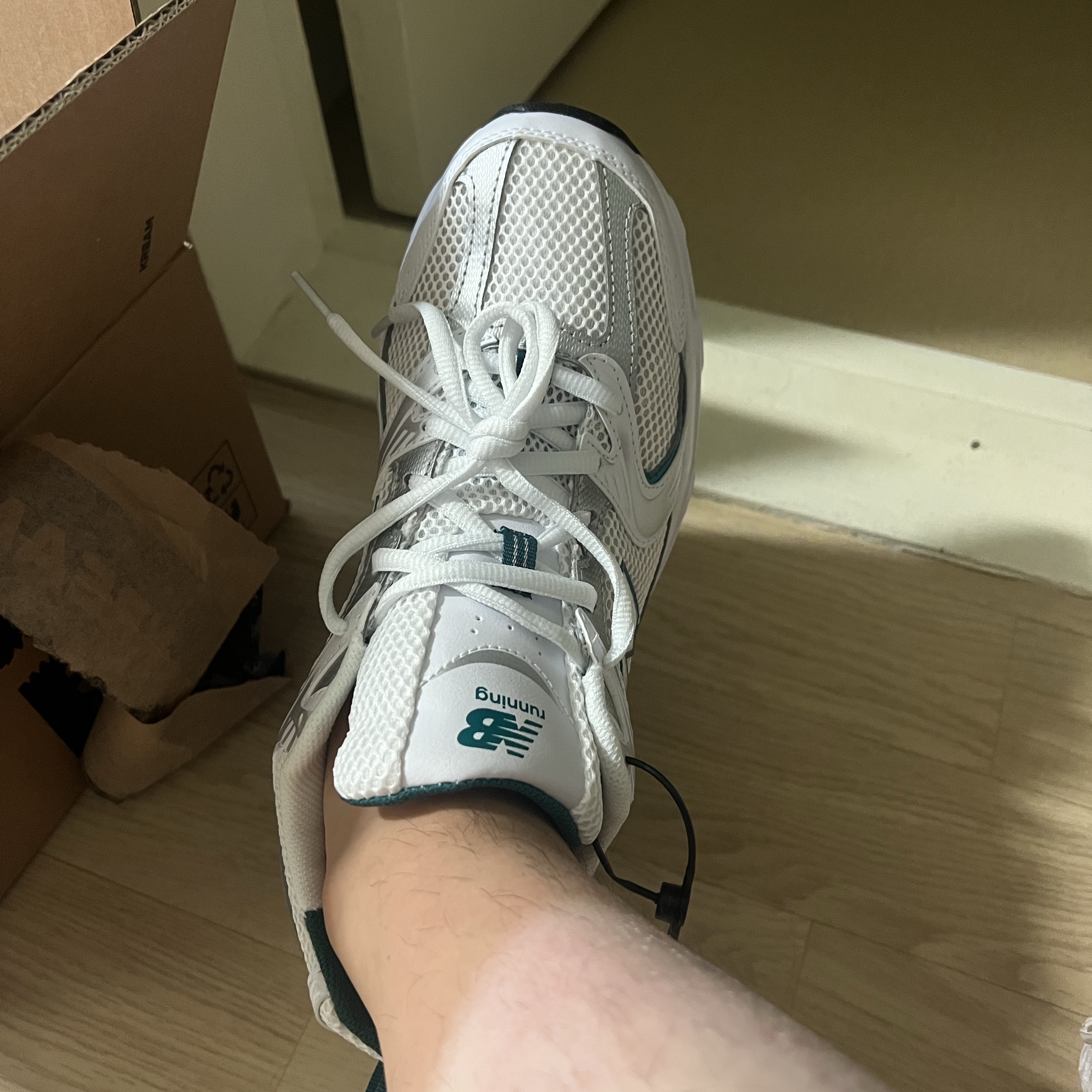 New Balance 530 White Mint 착용 스타일 - 2