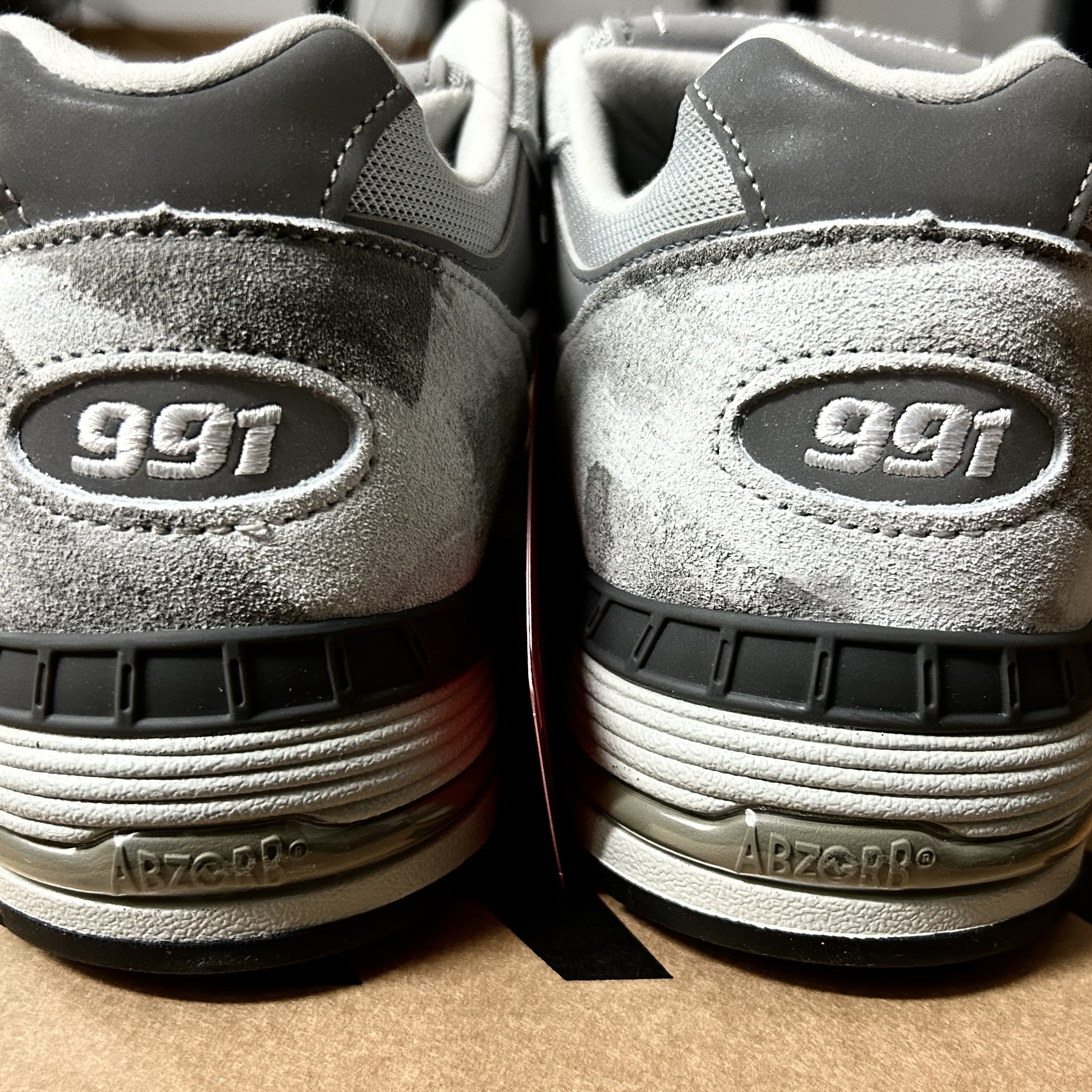 New Balance 991 Made in UK Washed Grey 착용 스타일 - 3