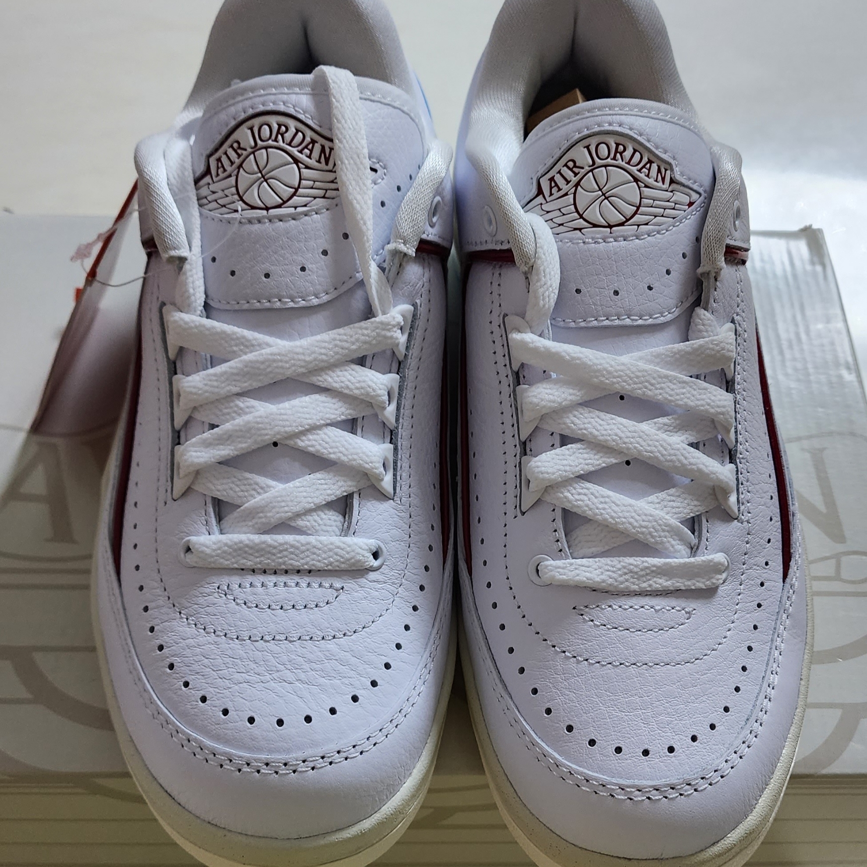 (W) Jordan 2 Retro Low Gym Red and Dark Powder Blue 착용 스타일 - 3