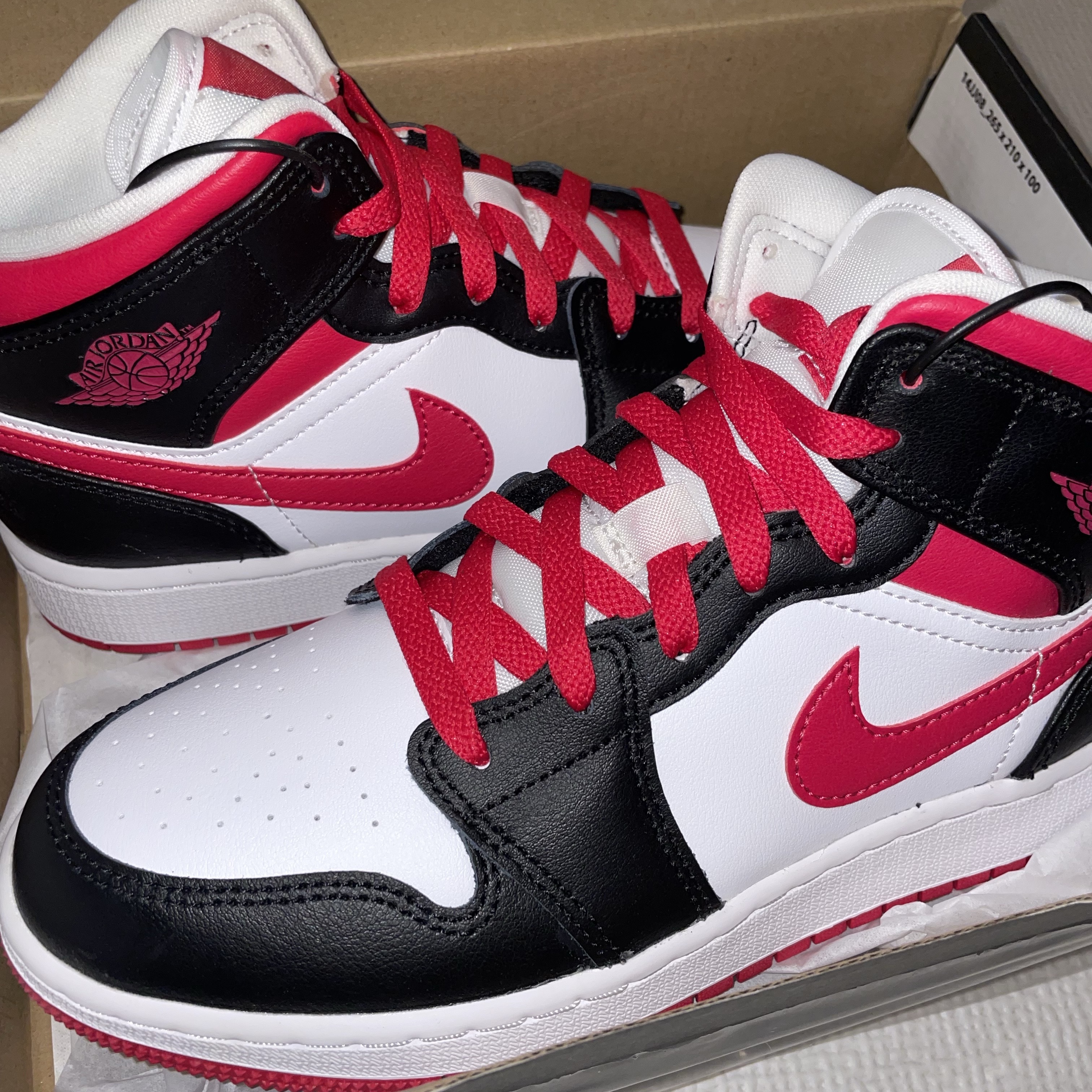 (GS) Jordan 1 Mid Very Berry  착용 스타일 - 2
