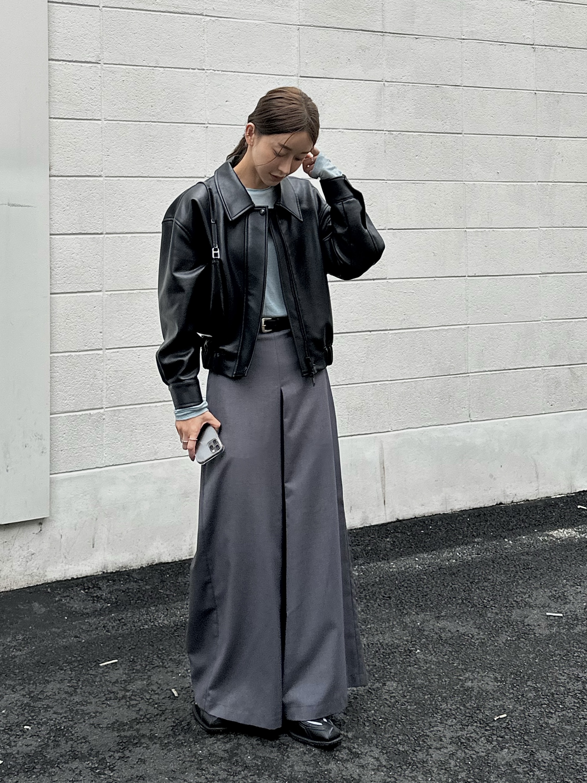 Nike x Martine Rose Shox MR4 Black, Prada Cleo Brushed Leather Shoulder Bag Black 착용 스타일 - 2
