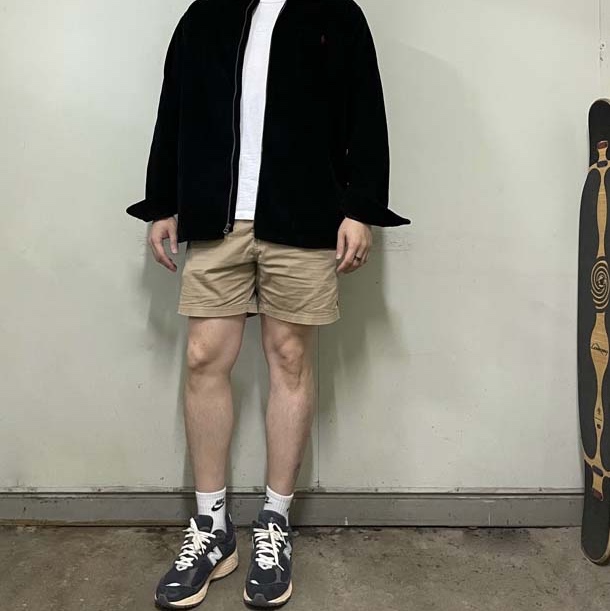New Balance 2002R Special Vintage Black Grey, Nike Everyday Essential Ankle Socks White (3 Pack/Korean Ver.) 착용 스타일 - 2