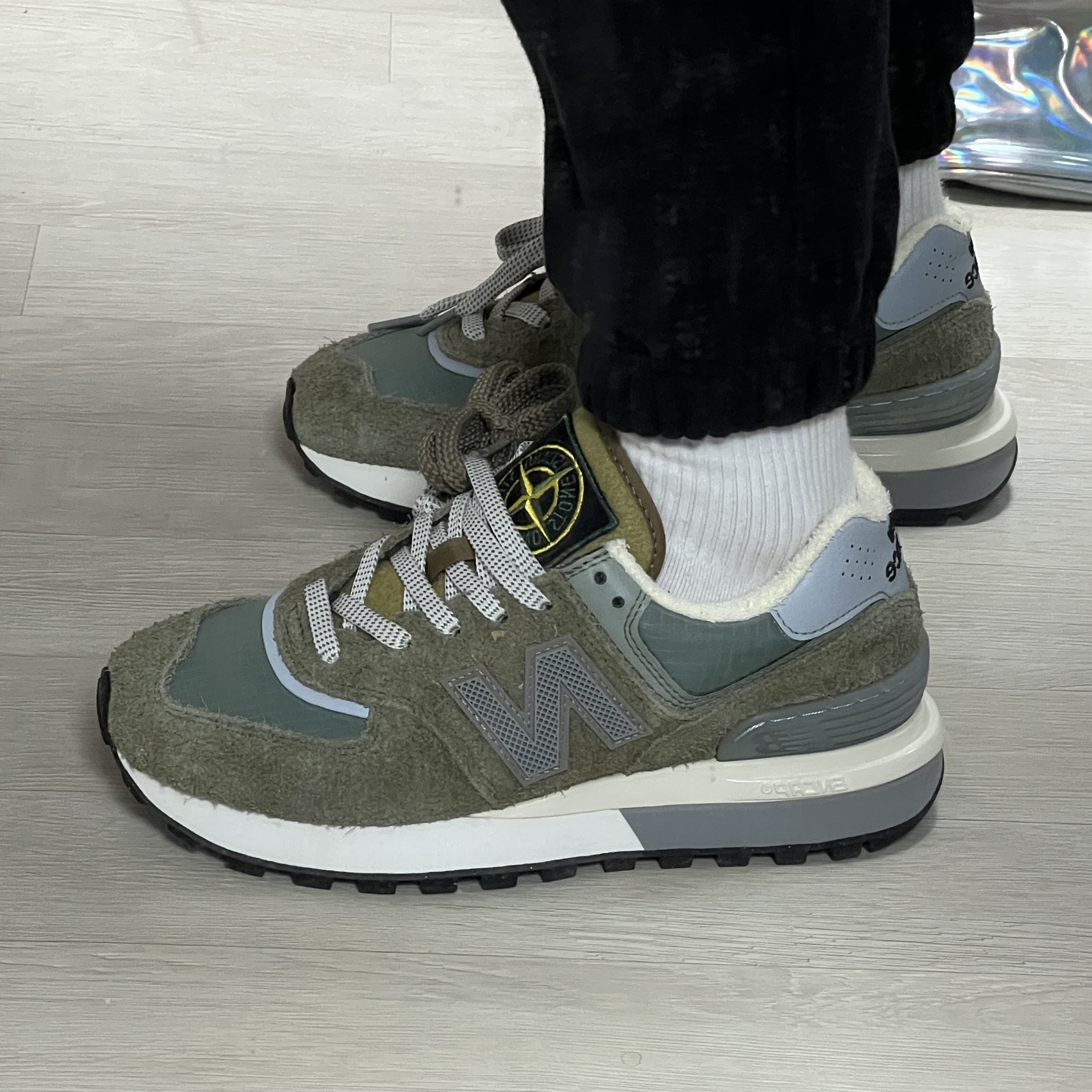 New Balance x Stone Island 574 Legacy Green 착용 스타일