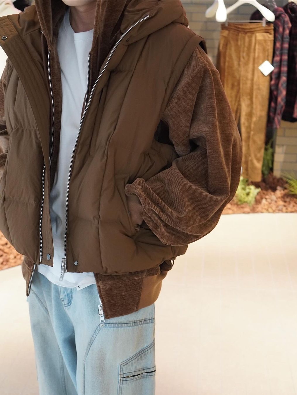 [KREAM 단독] Haleine Detachable Hooded Goose Down Jacket Creambeige (VJ406), Haleine Velour Zipup Hoodie Brown 착용 스타일