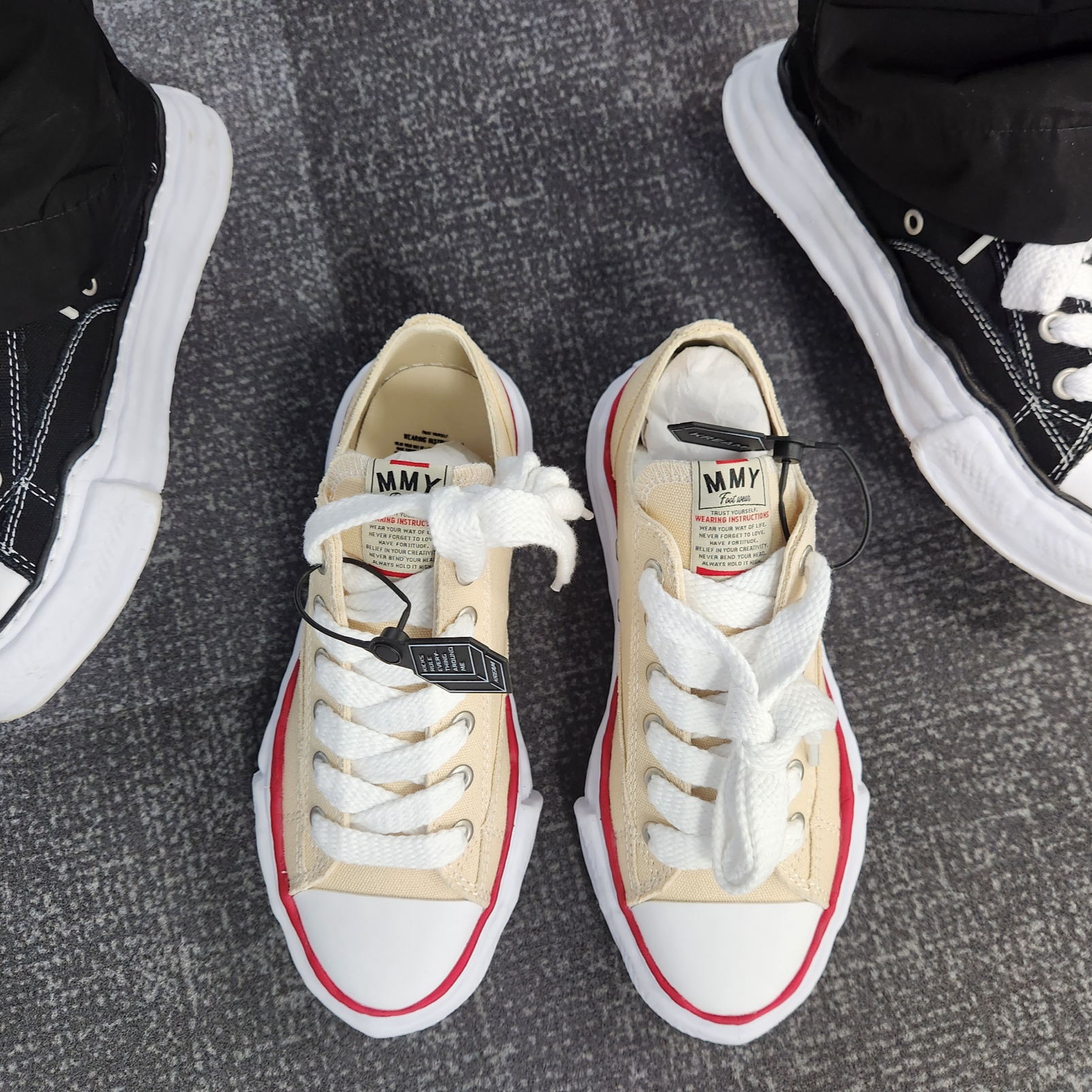 Maison Mihara Yasuhiro Peterson OG Sole Canvas Low-top Sneakers Natural 착용 스타일 - 2