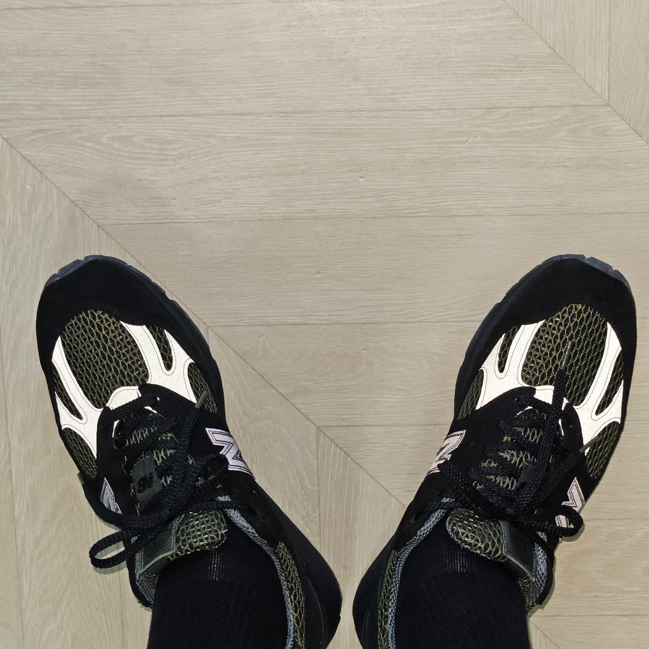 New Balance x Stone Island 991v2 Made in UK Black Olive Night 착용 스타일 - 2