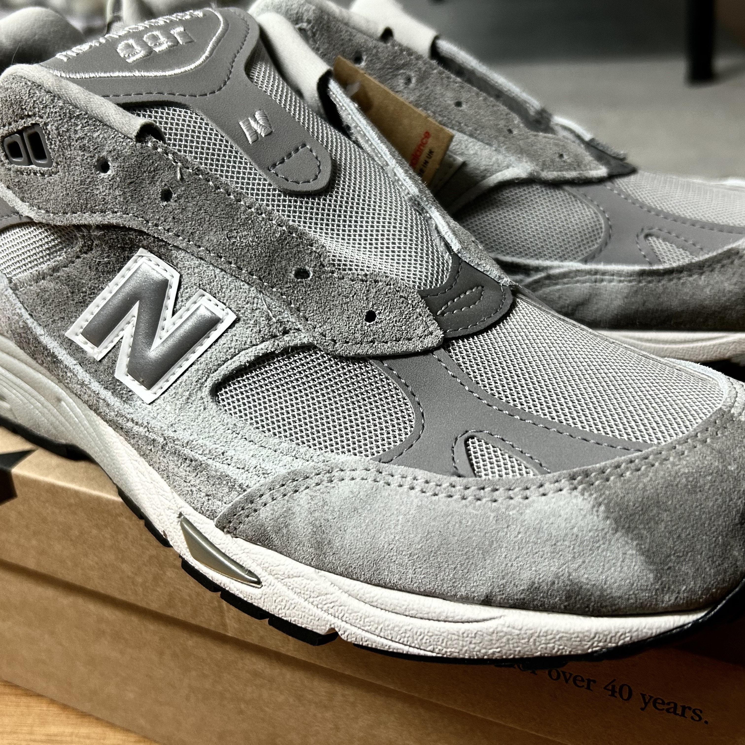 New Balance 991 Made in UK Washed Grey 착용 스타일 - 1