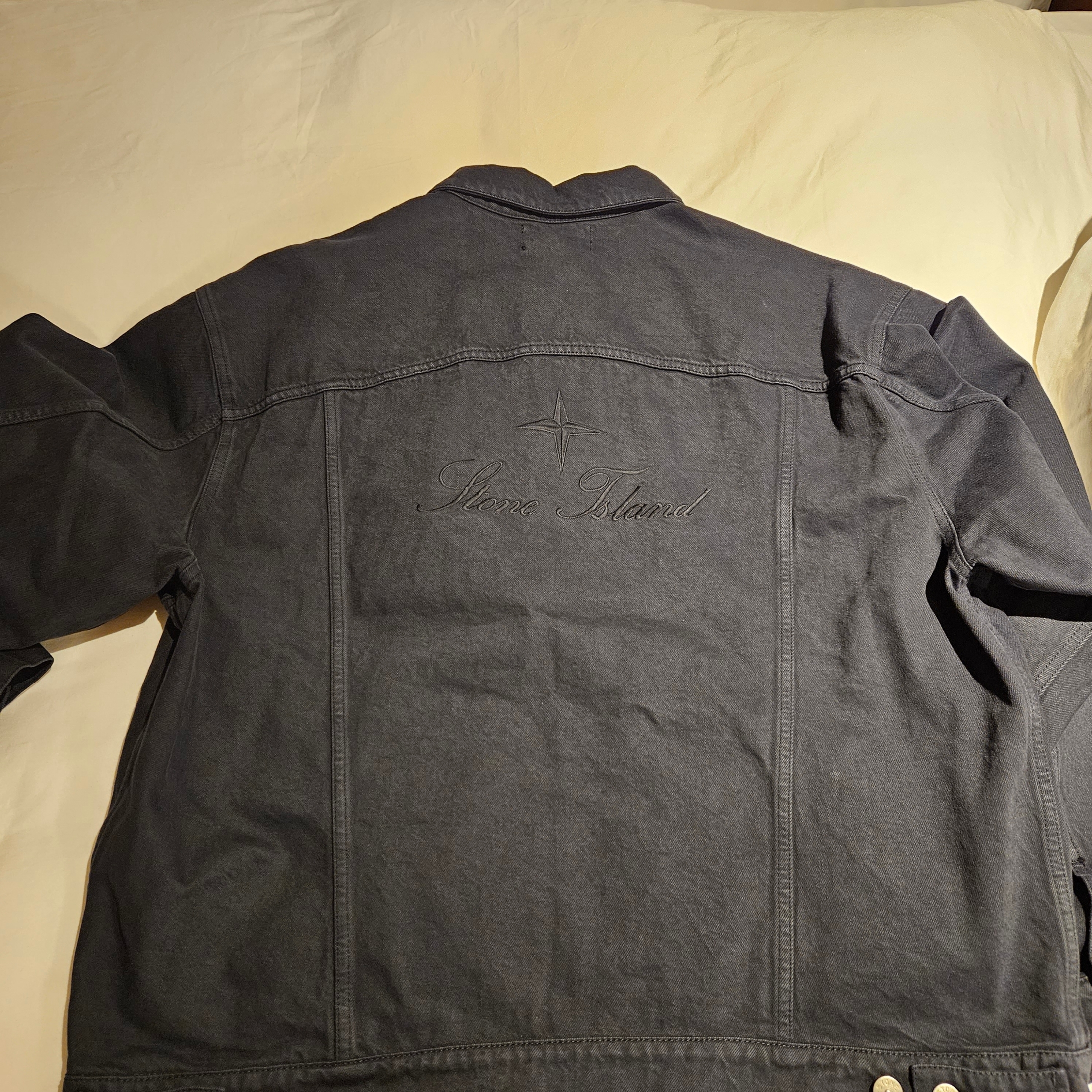 Supreme Corduroy S Logo 6-Panel Black - 23FW, Supreme Small Cinch Pouch Black - 23FW 착용 스타일 - 2
