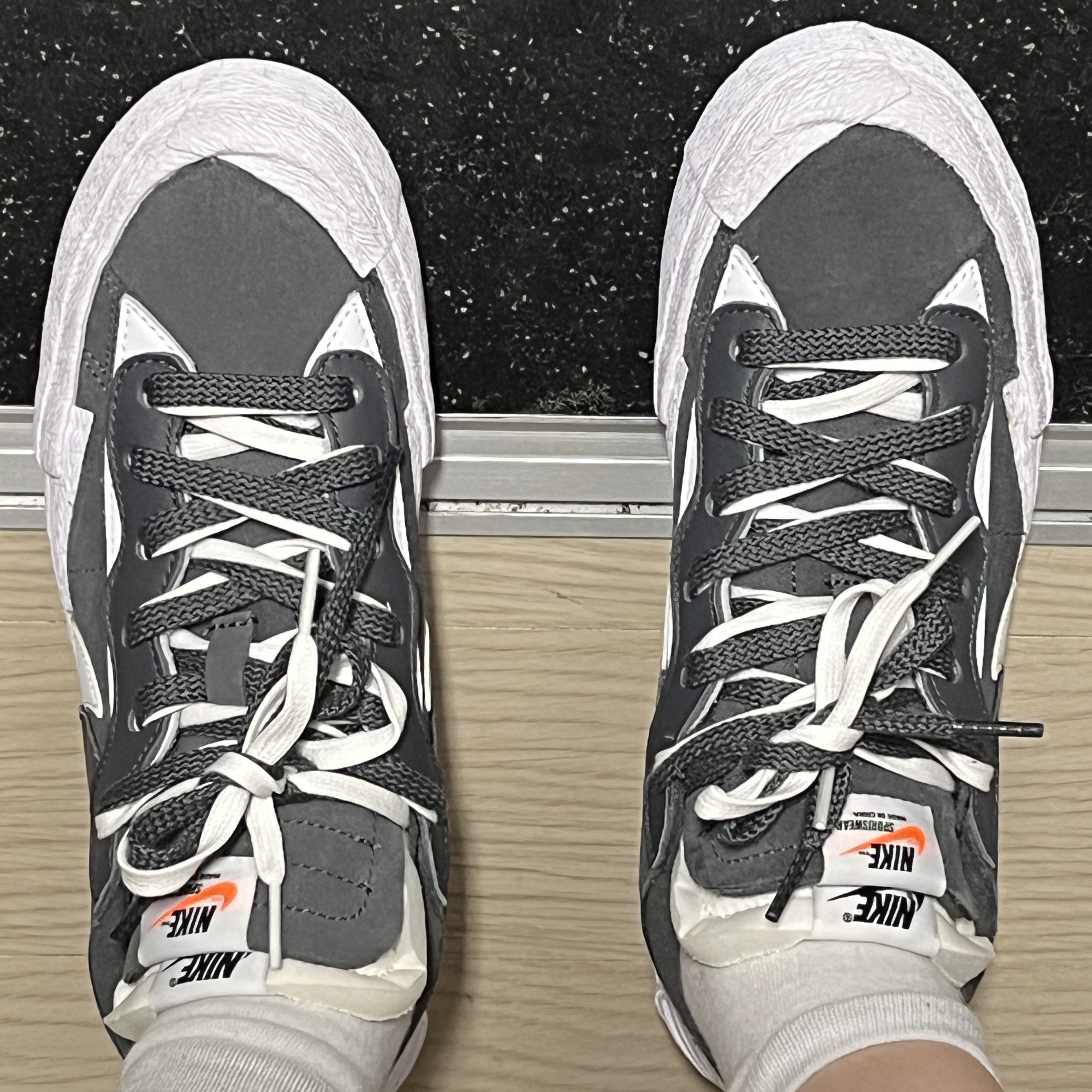 Nike x Sacai Blazer Low Iron Grey 착용 스타일 - 1