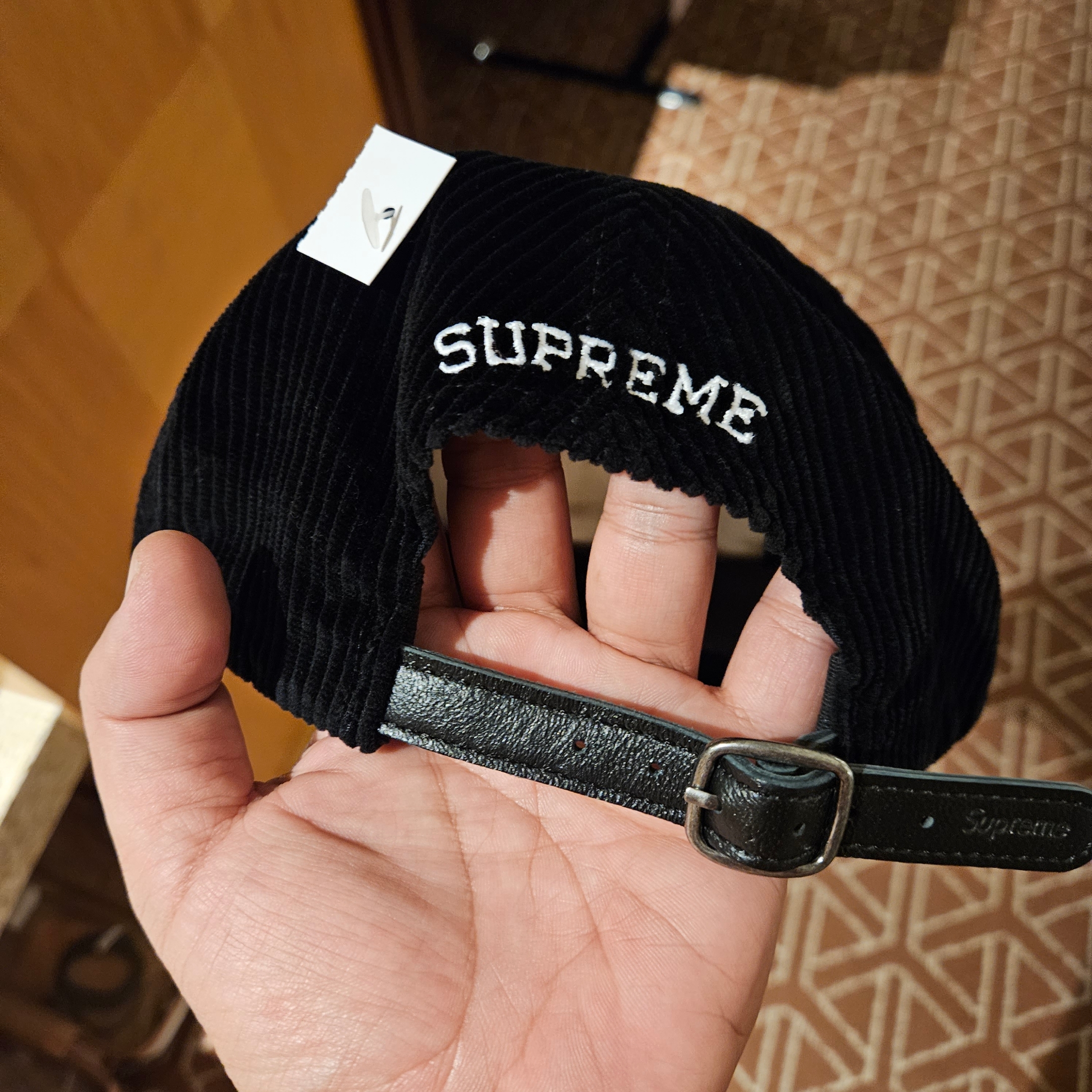 Supreme Corduroy S Logo 6-Panel Black - 23FW, Supreme Small Cinch Pouch Black - 23FW 착용 스타일 - 3