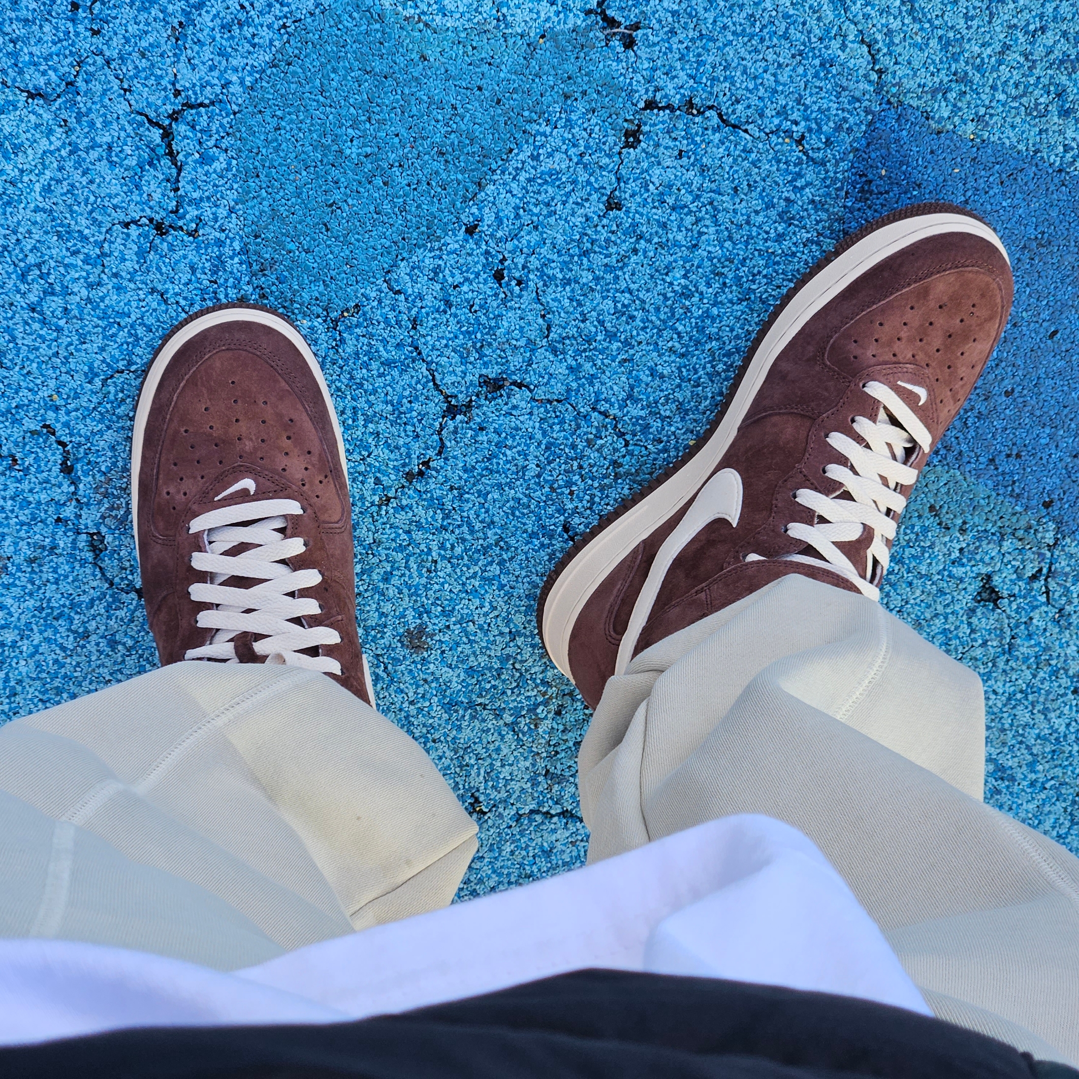 Nike Air Force 1 Mid '07 QS Chocolate 착용 스타일