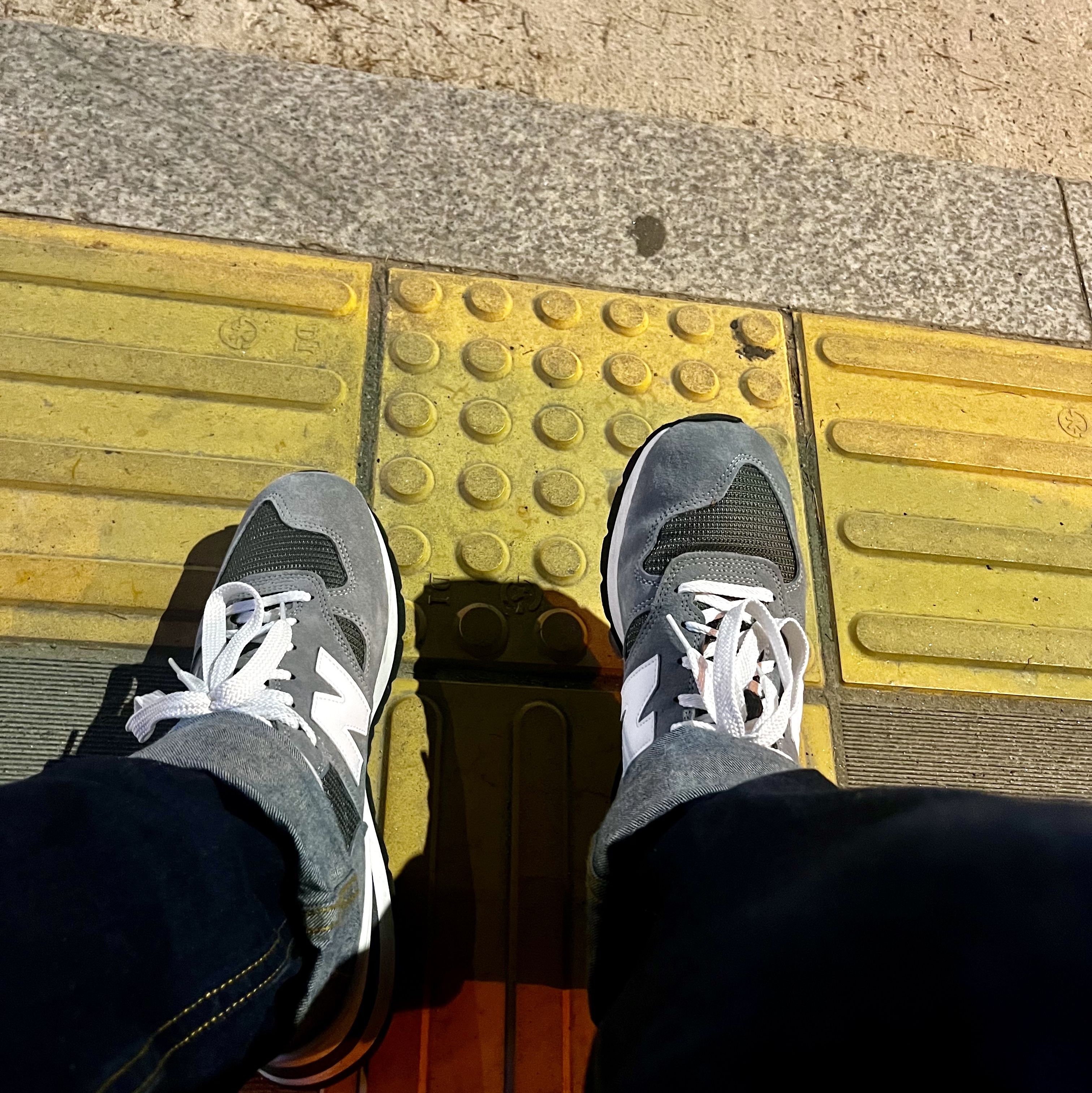 New Balance 990v1 Made in USA Grey White 착용 스타일