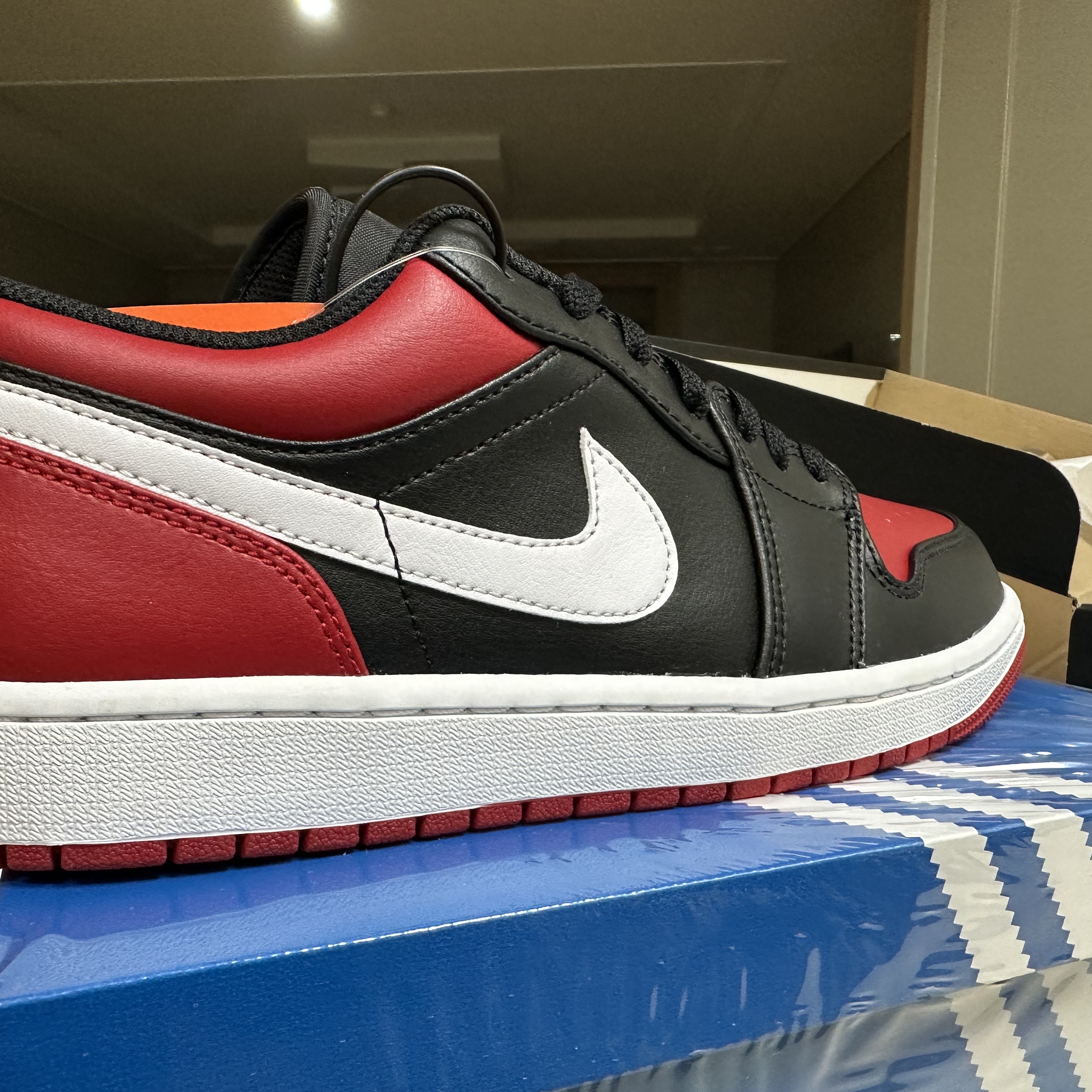 Jordan 1 Low Alternate Bred Toe 착용 스타일 - 1