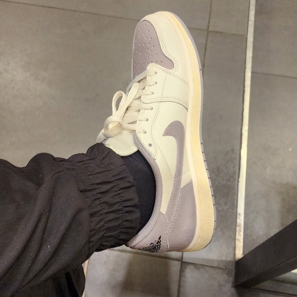 Jordan 1 Retro Low OG Atmosphere Grey 착용 스타일 - 4