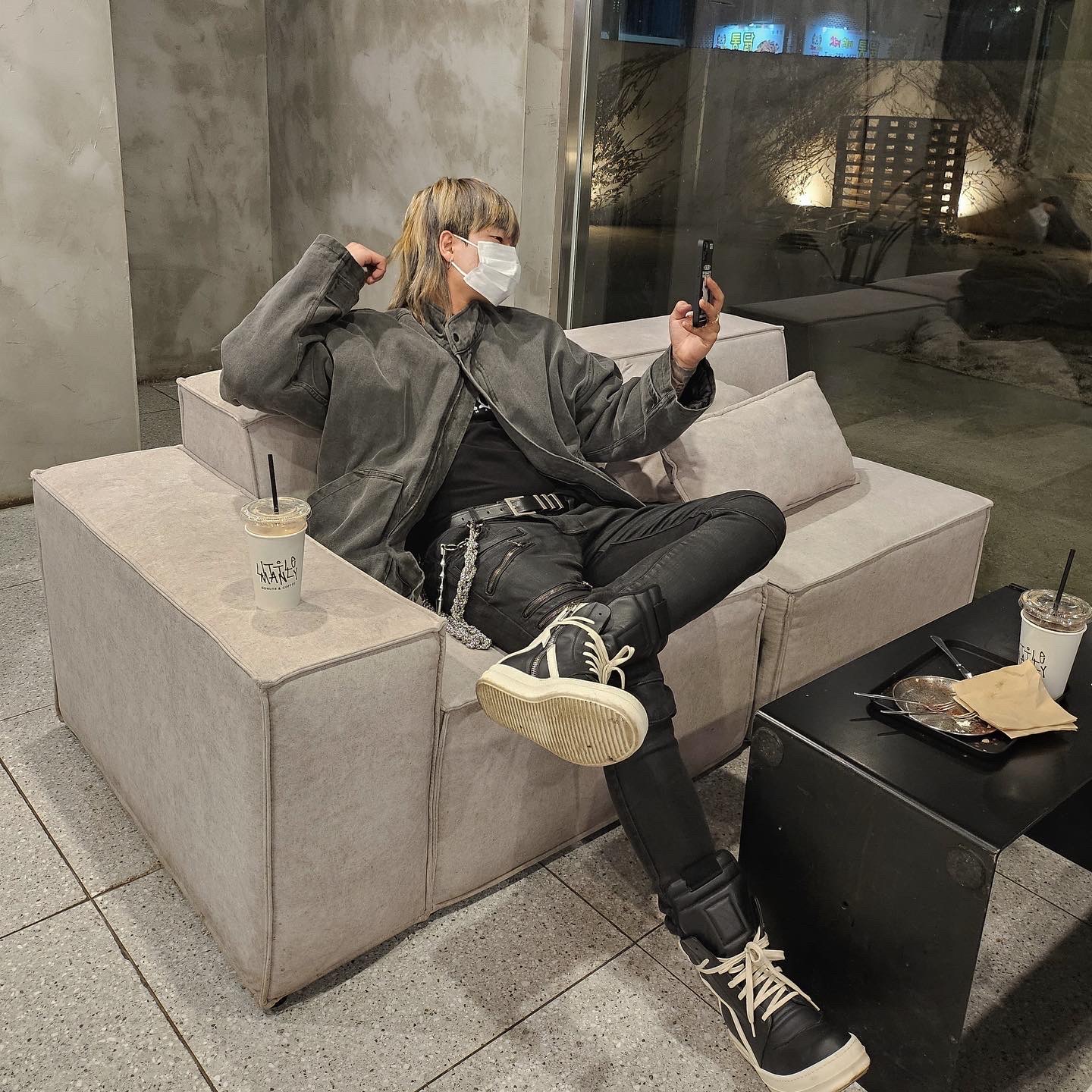 Rick Owens Geobasket Full Grain Calf Leather Strobe Sneakers Black Milk White 착용 스타일 - 1
