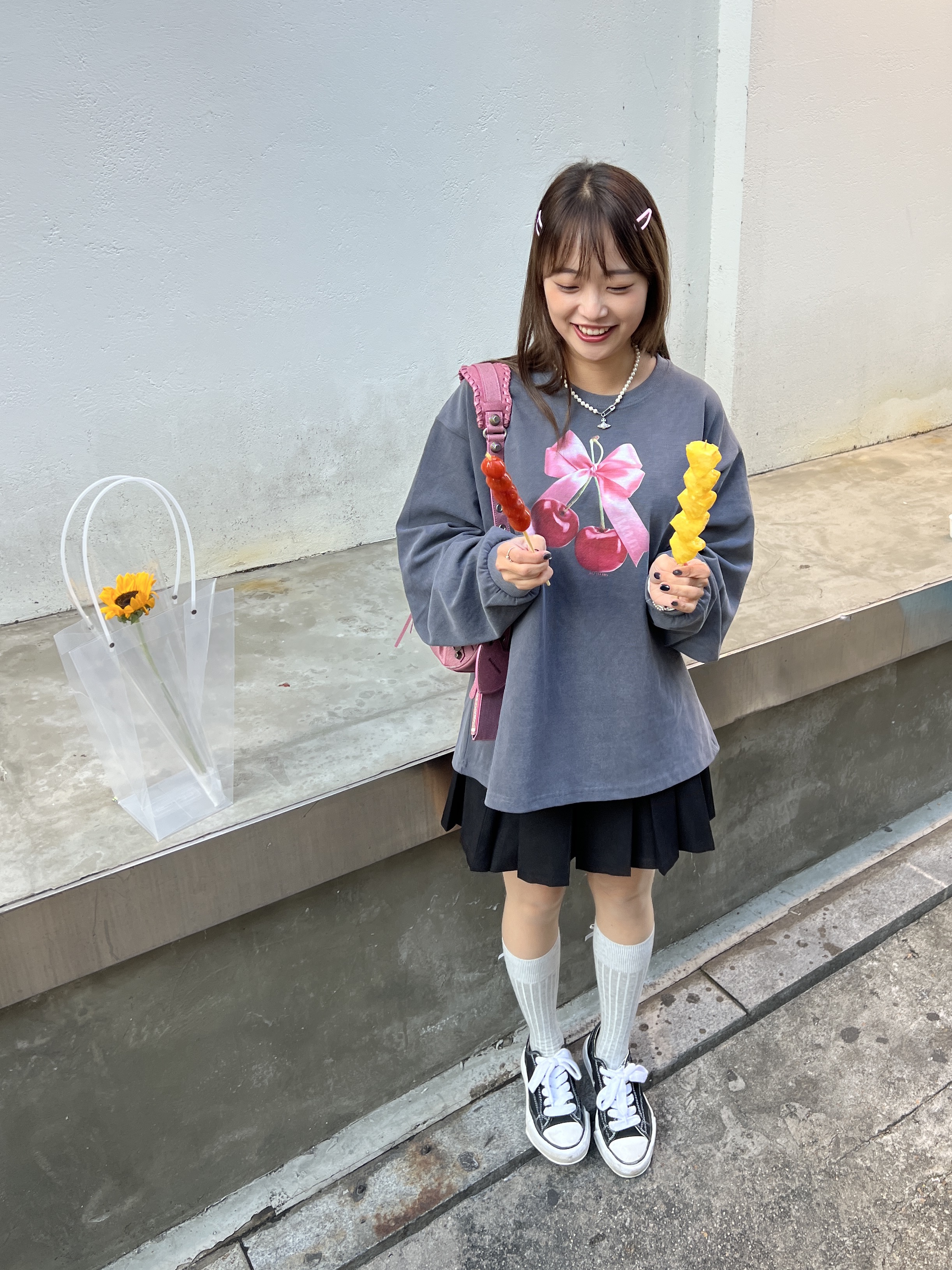 Maison Mihara Yasuhiro Peterson OG Sole Canvas Low Sneakers Black, Balenciaga Le Cagole XS Shoulder Bag with Rhinestones Pink 착용 스타일 - 3