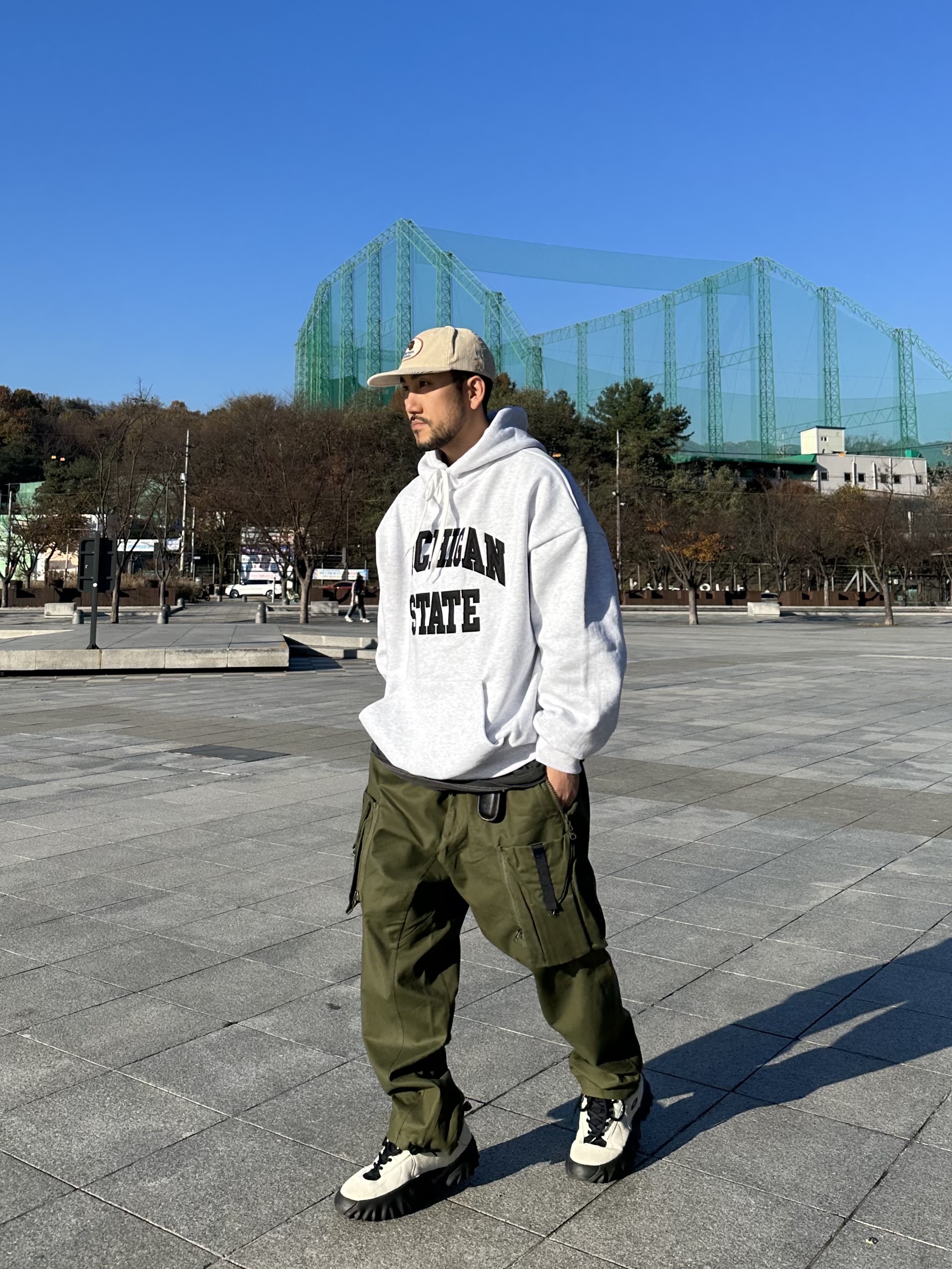 Nike ACG Cargo Pants Black, Human Made 6 Panel Corduroy Cap White 착용 스타일 - 1