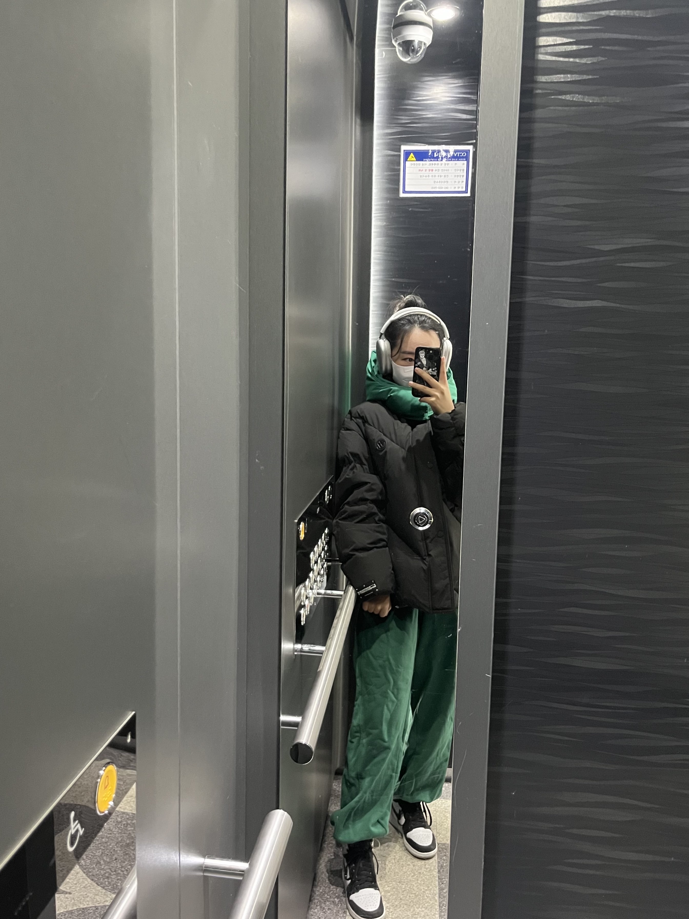 Zara x Ader Error Oversize Puffer Jacket Black, Apple AirPods Max Lightning Silver (Korean Ver.) 착용 스타일