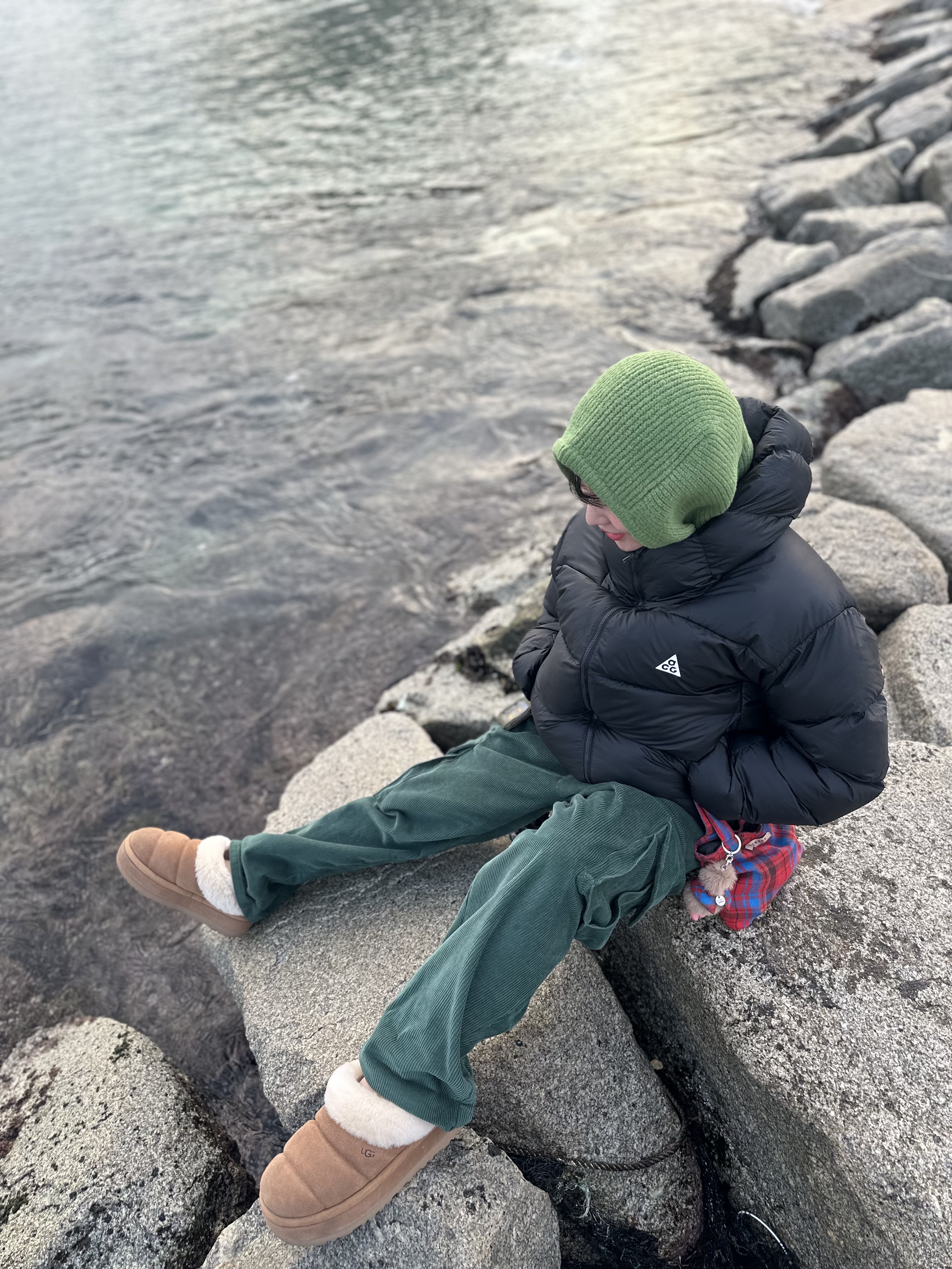 Nike ACG Therma-Fit ADV Lunar Lake Puffer Jacket Black - Asia, (W) UGG Tazzlita Chestnut 착용 스타일 - 1