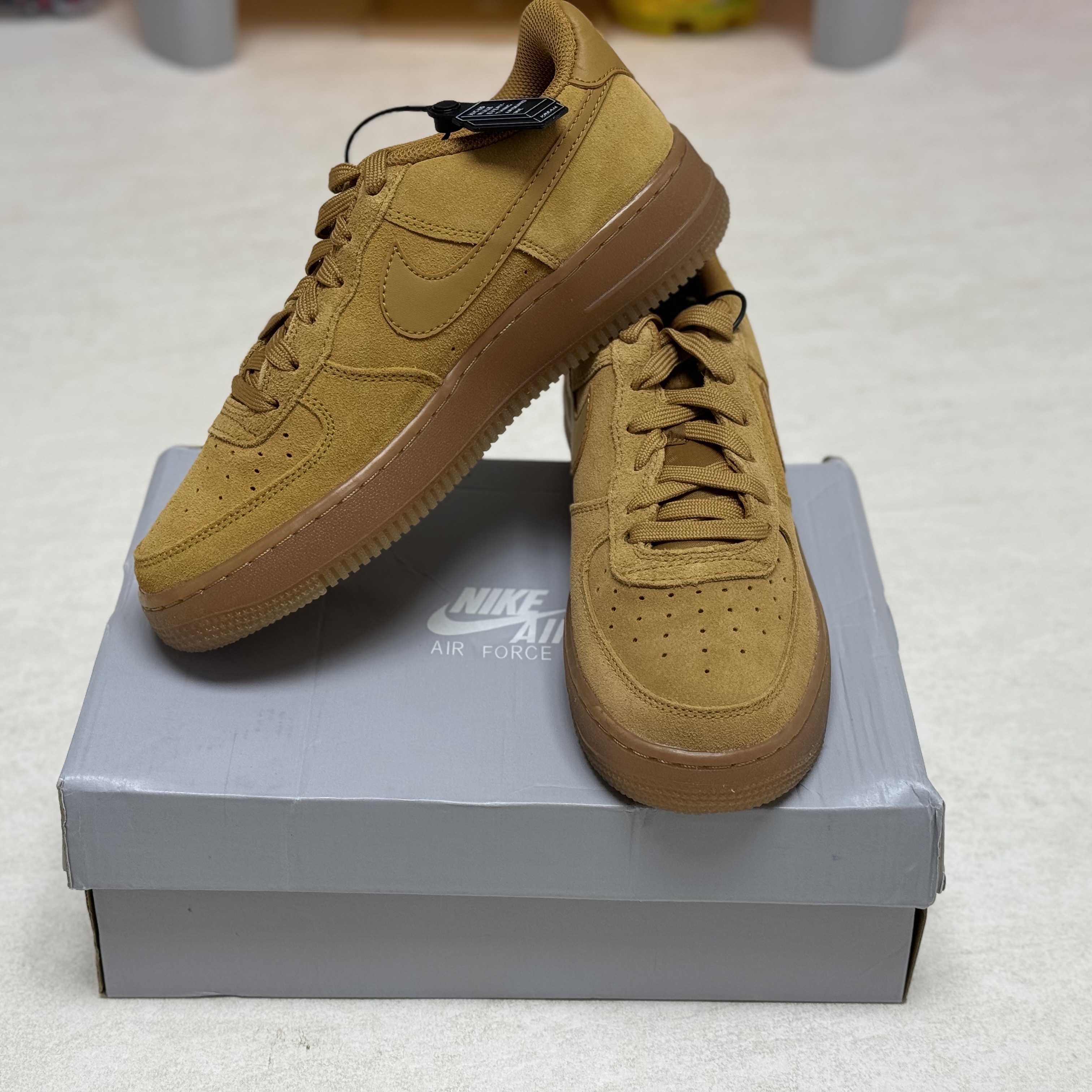(GS) Nike Air Force 1 LV8 3 Wheat 착용 스타일 - 1