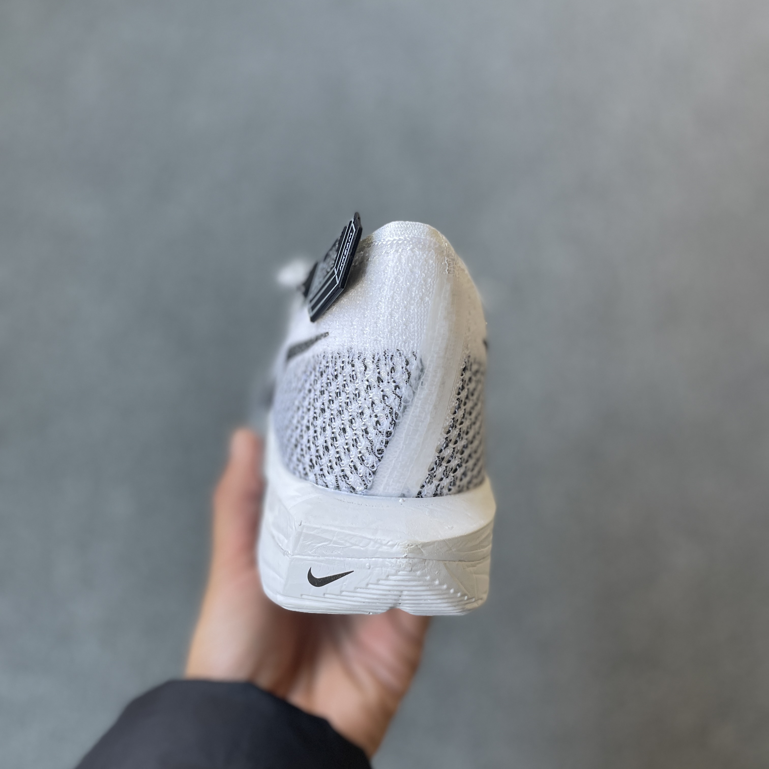 Nike ZoomX Vaporfly Next% 3 White Grey 착용 스타일 - 5