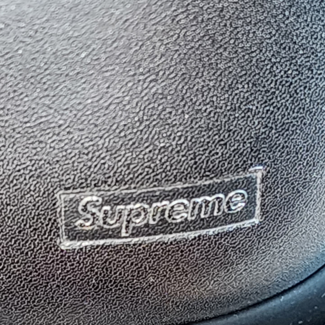 Dr. Martens x Supreme Ramsey Creeper Silver 착용 스타일