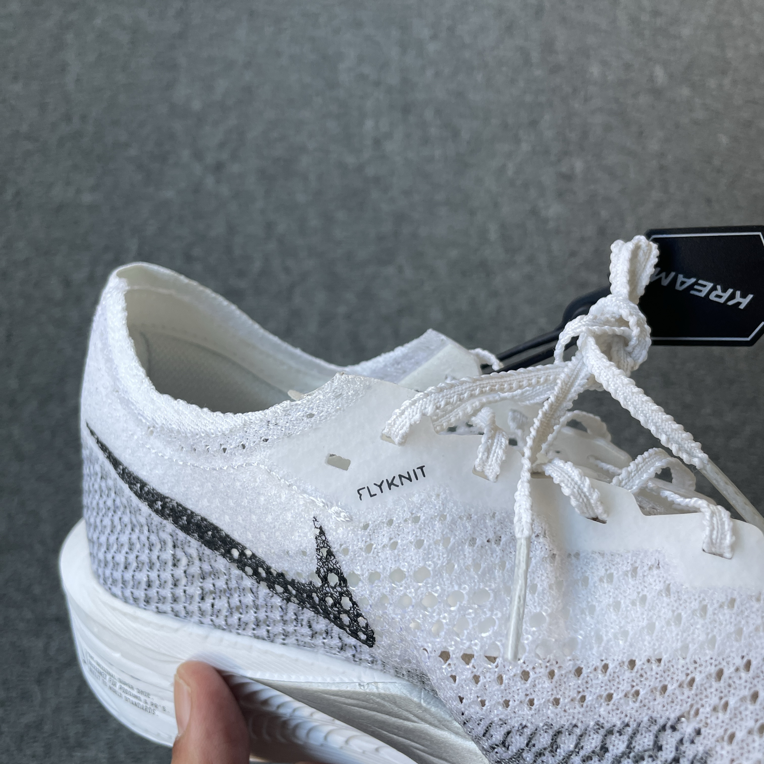 Nike ZoomX Vaporfly Next% 3 White Grey 착용 스타일 - 4