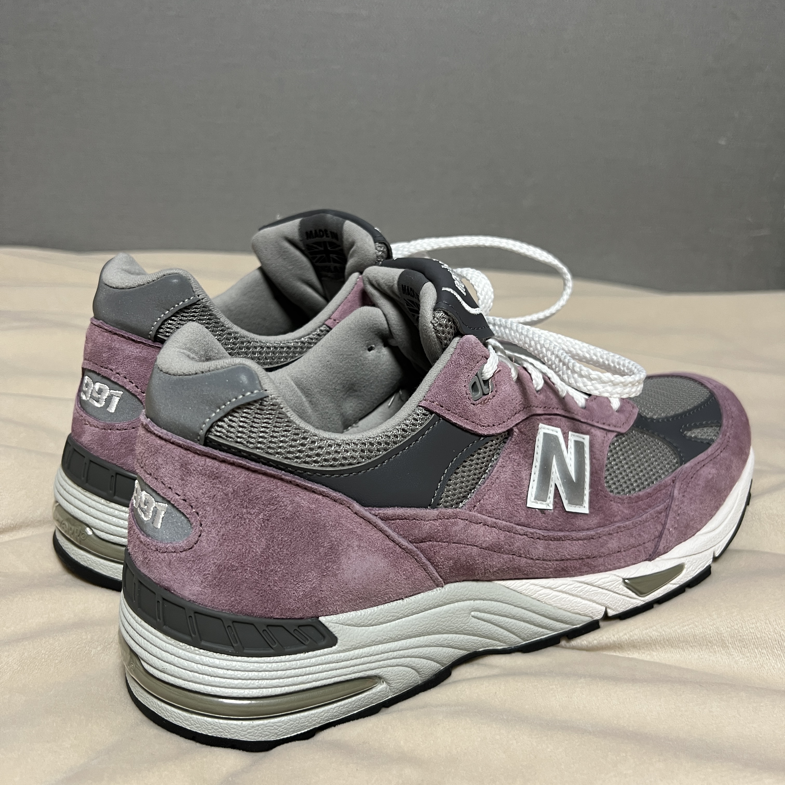 New Balance 991 Made in UK Pink Grey 착용 스타일
