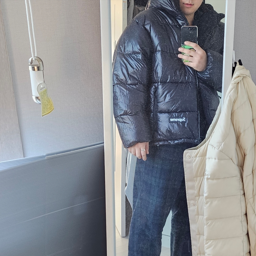 Supreme Madras Reversible Windstopper Puffer Jacket Black - 23SS 착용 스타일