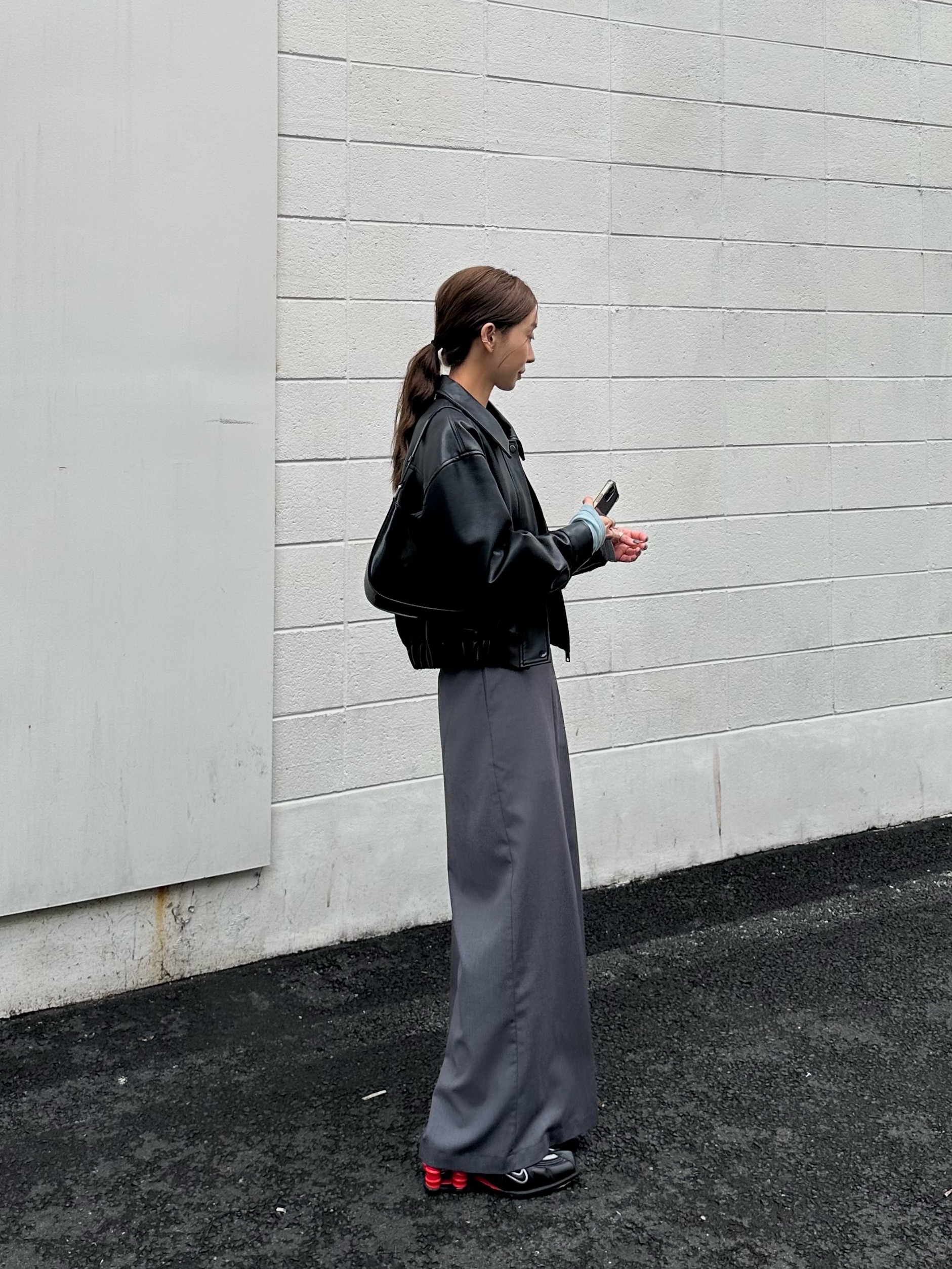Nike x Martine Rose Shox MR4 Black, Prada Cleo Brushed Leather Shoulder Bag Black 착용 스타일 - 1