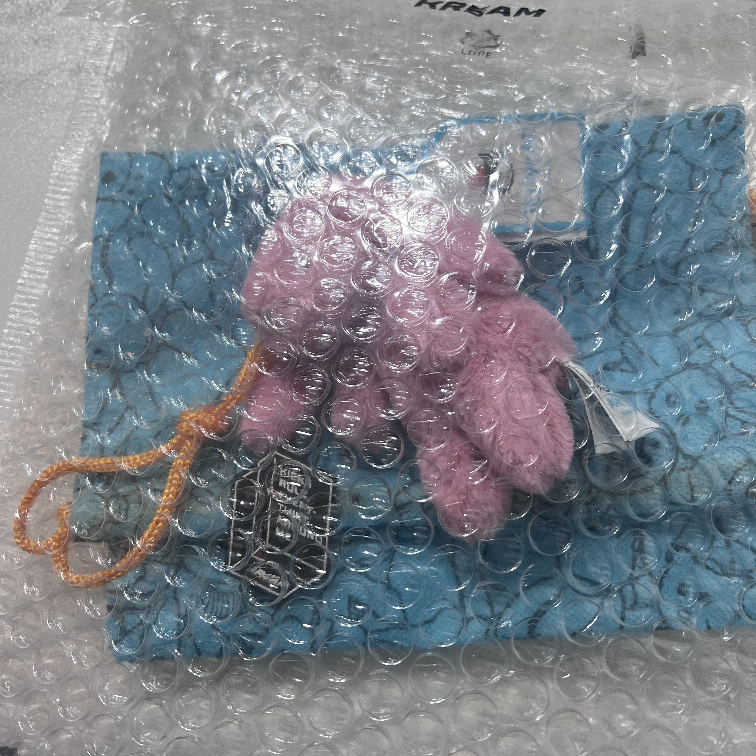 Jellycat Bashful Bunny Bag Charm Pink 착용 스타일