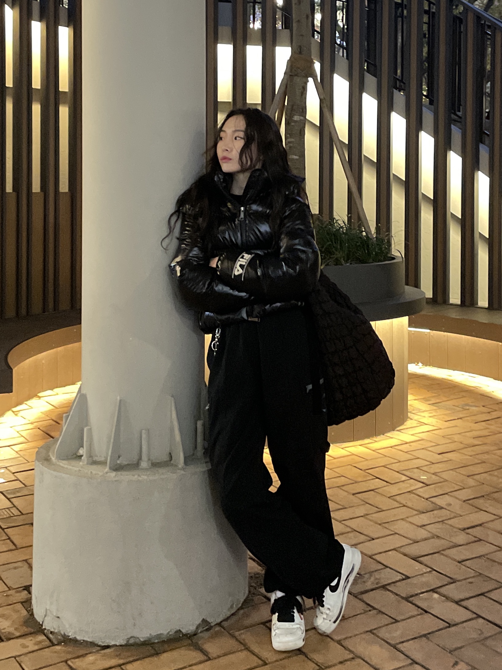 Nike x Peaceminusone Air Force 1 Low Para-Noise 2.0, COS Quilted Oversized Shoulder Bag Brown 착용 스타일