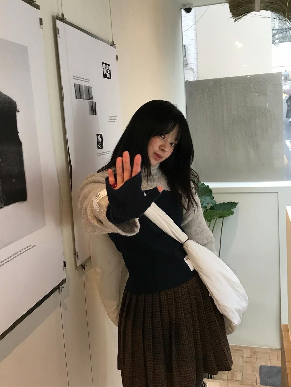 En Or Women High Neck Cropped Bolero Knit Ivory, En Or Women High Neck Cropped Bolero Knit Brown 착용 스타일